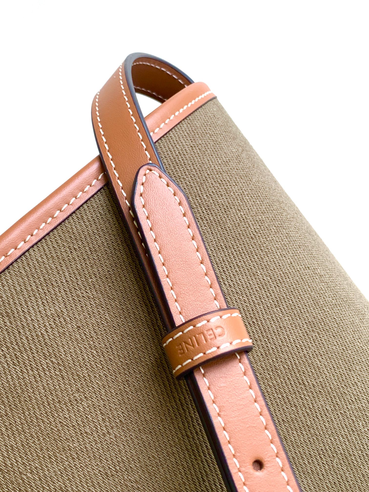 Ce**e small bucket cuir triomphe