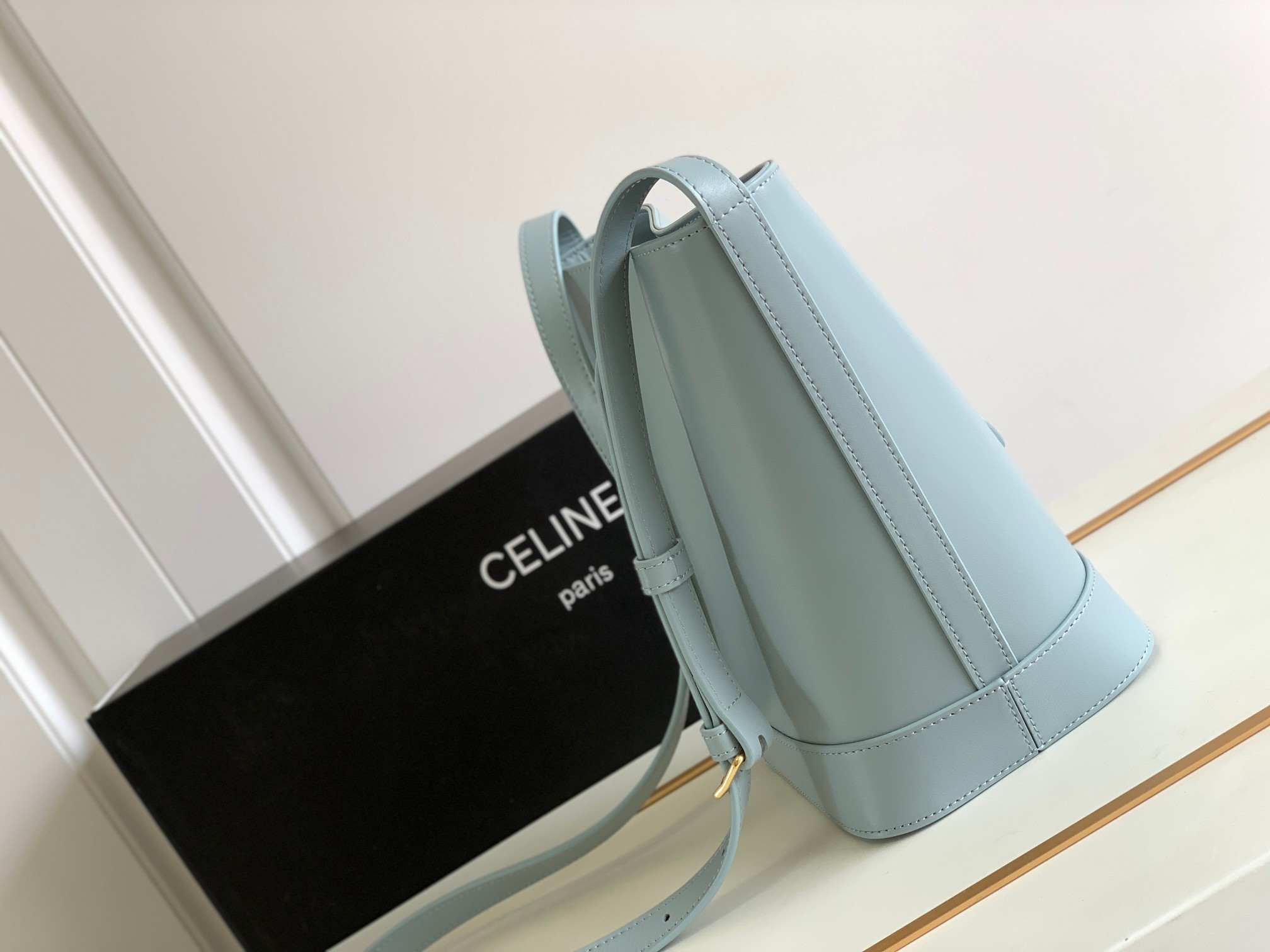 Ce**e bucket cuir triomphe bag