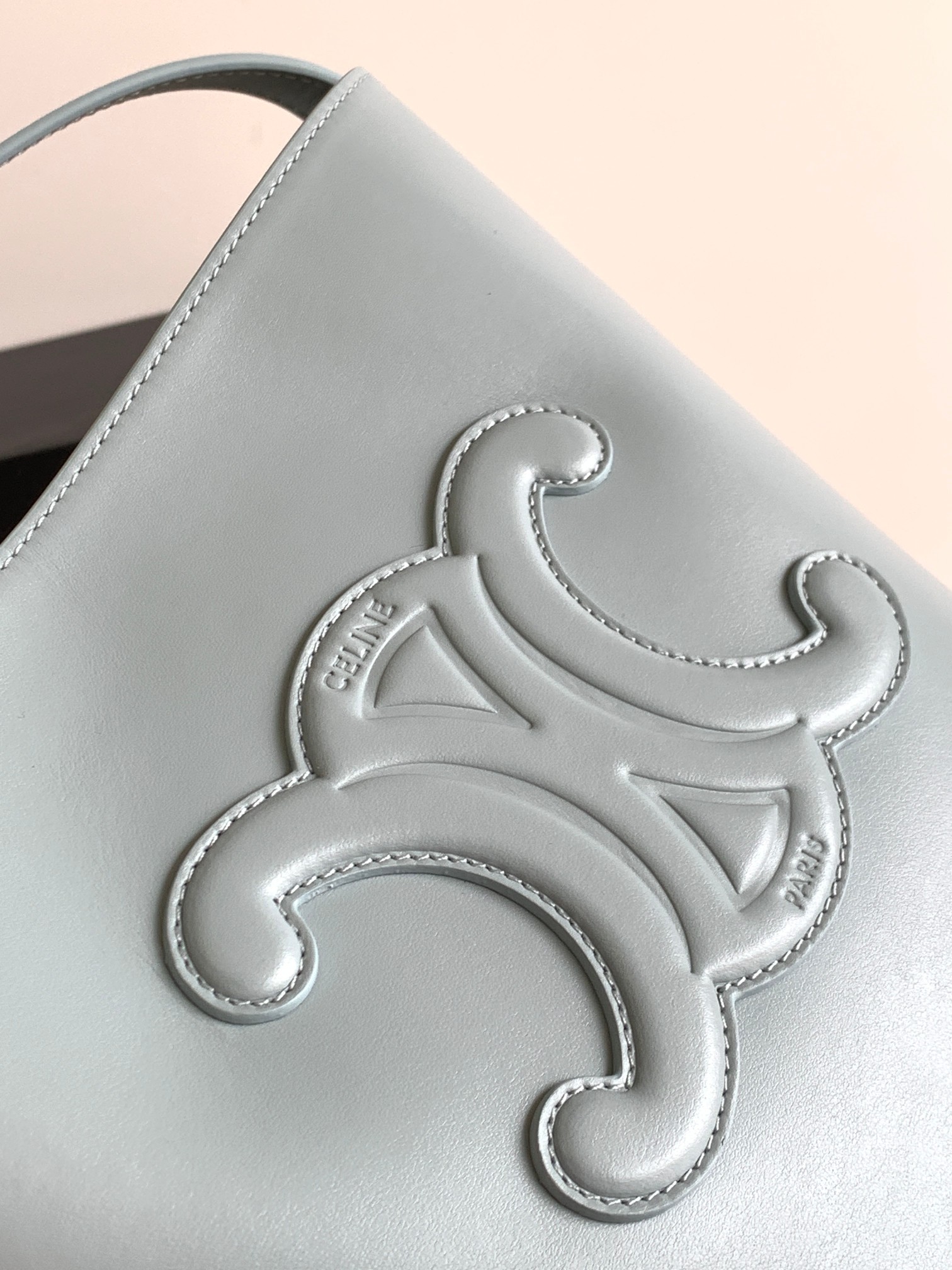 Ce**e bucket cuir triomphe bag