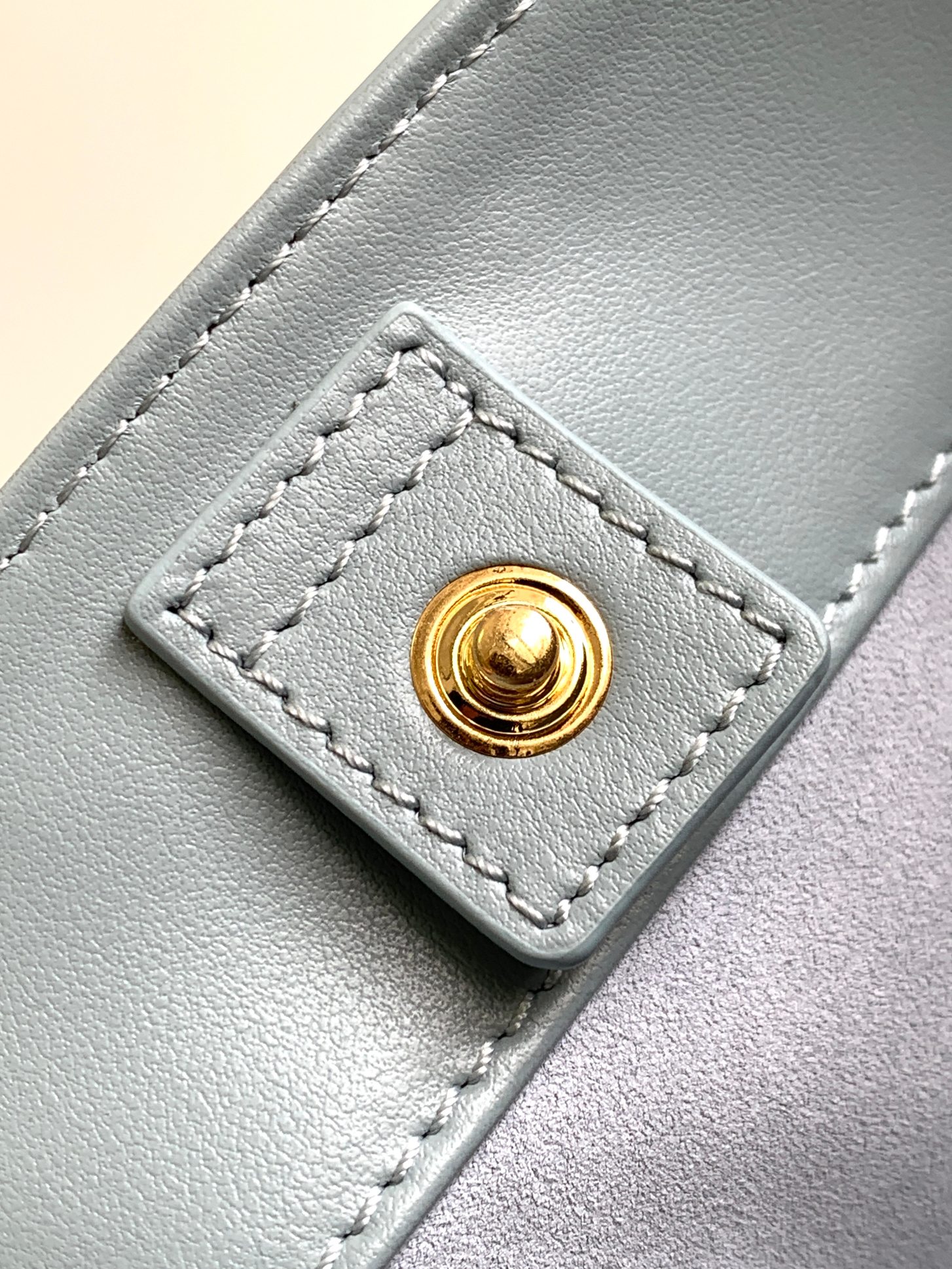 Ce**e bucket cuir triomphe bag