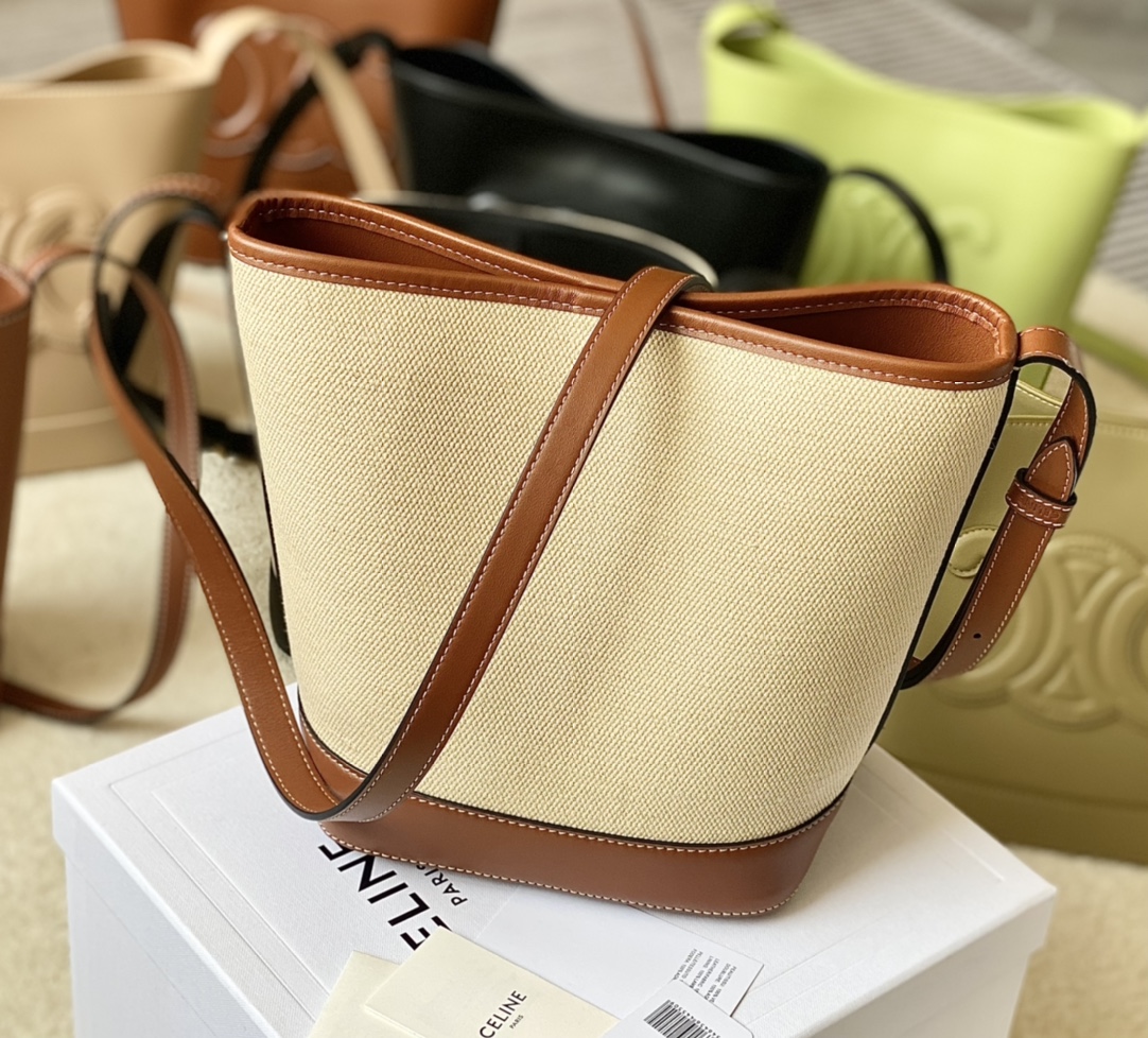Ce**e bucket cuir triomphe bag