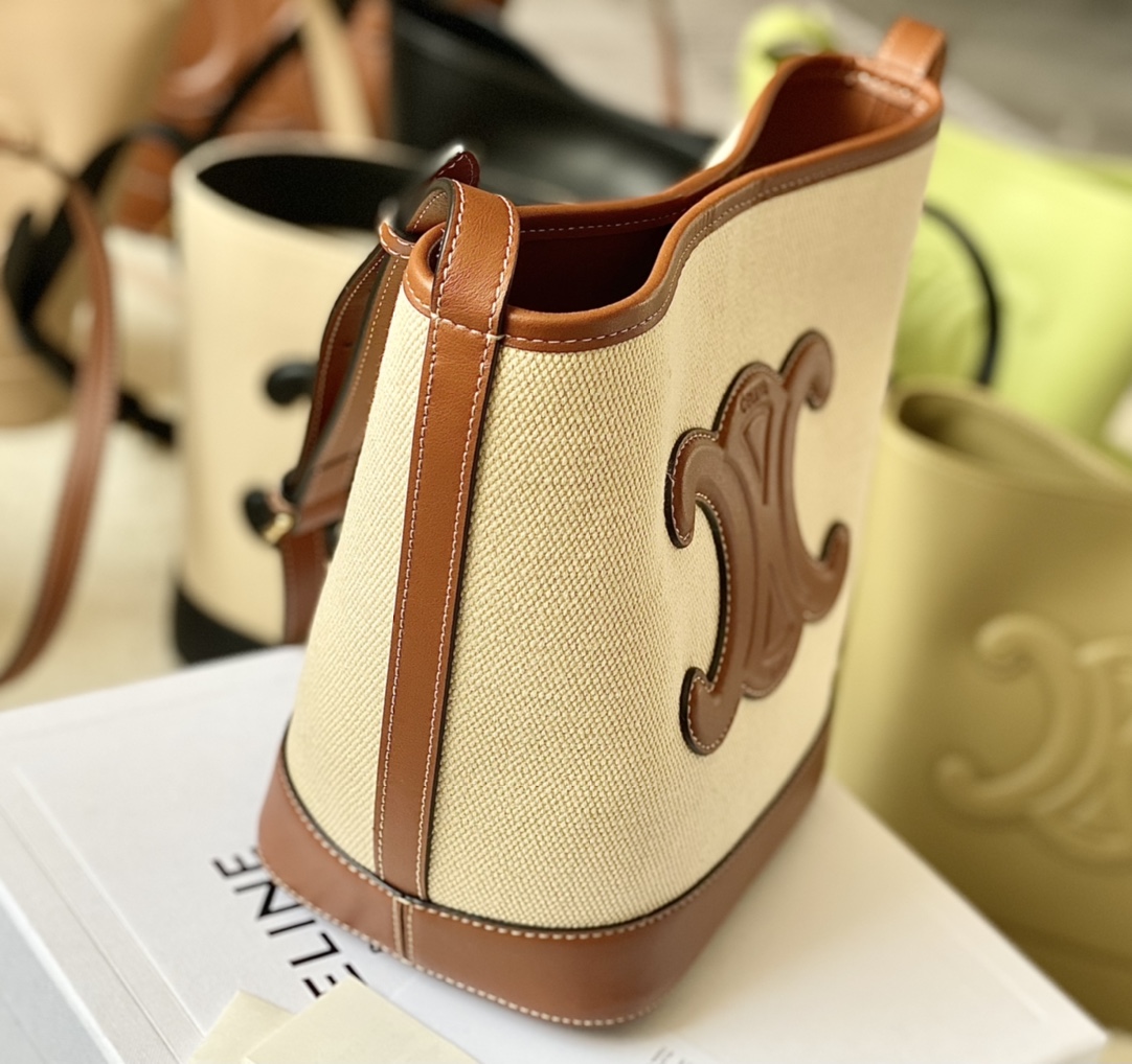Ce**e bucket cuir triomphe bag