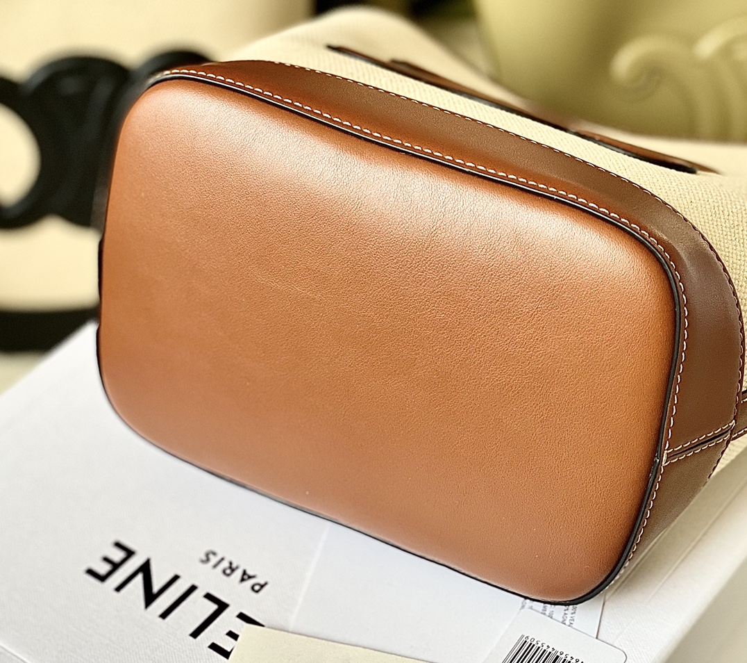 Ce**e bucket cuir triomphe bag