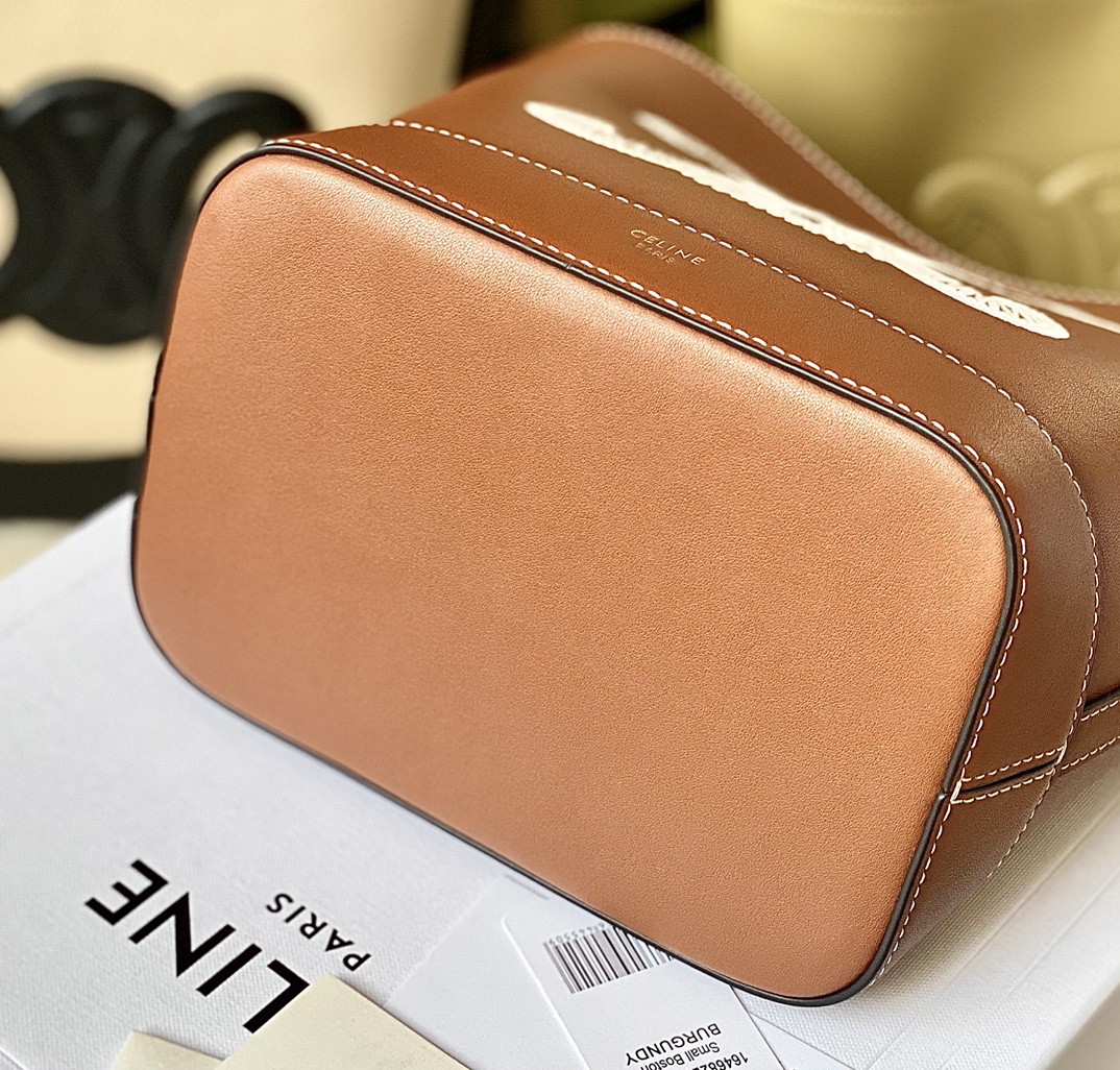 Ce**e bucket cuir triomphe bag