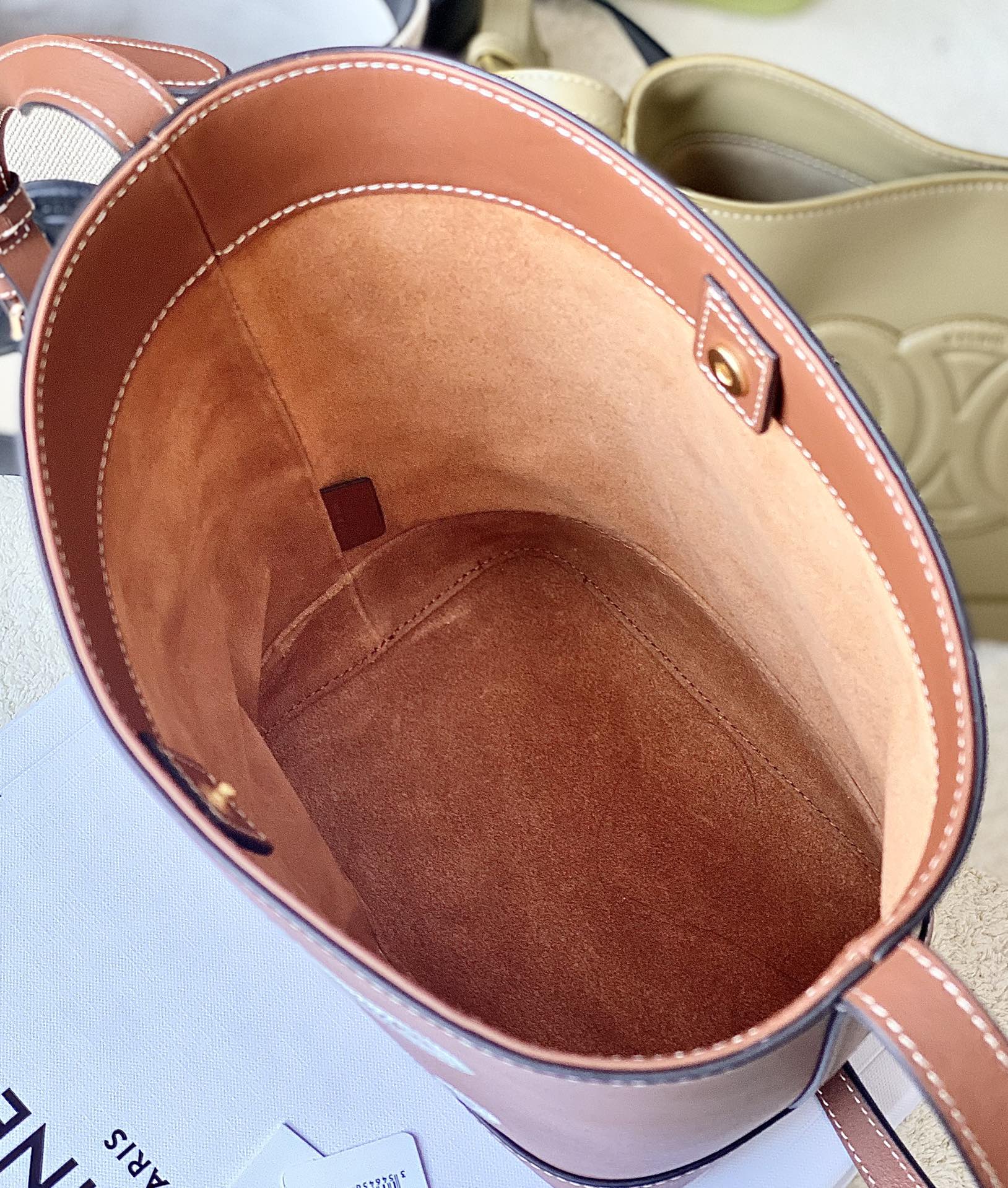 Ce**e bucket cuir triomphe bag