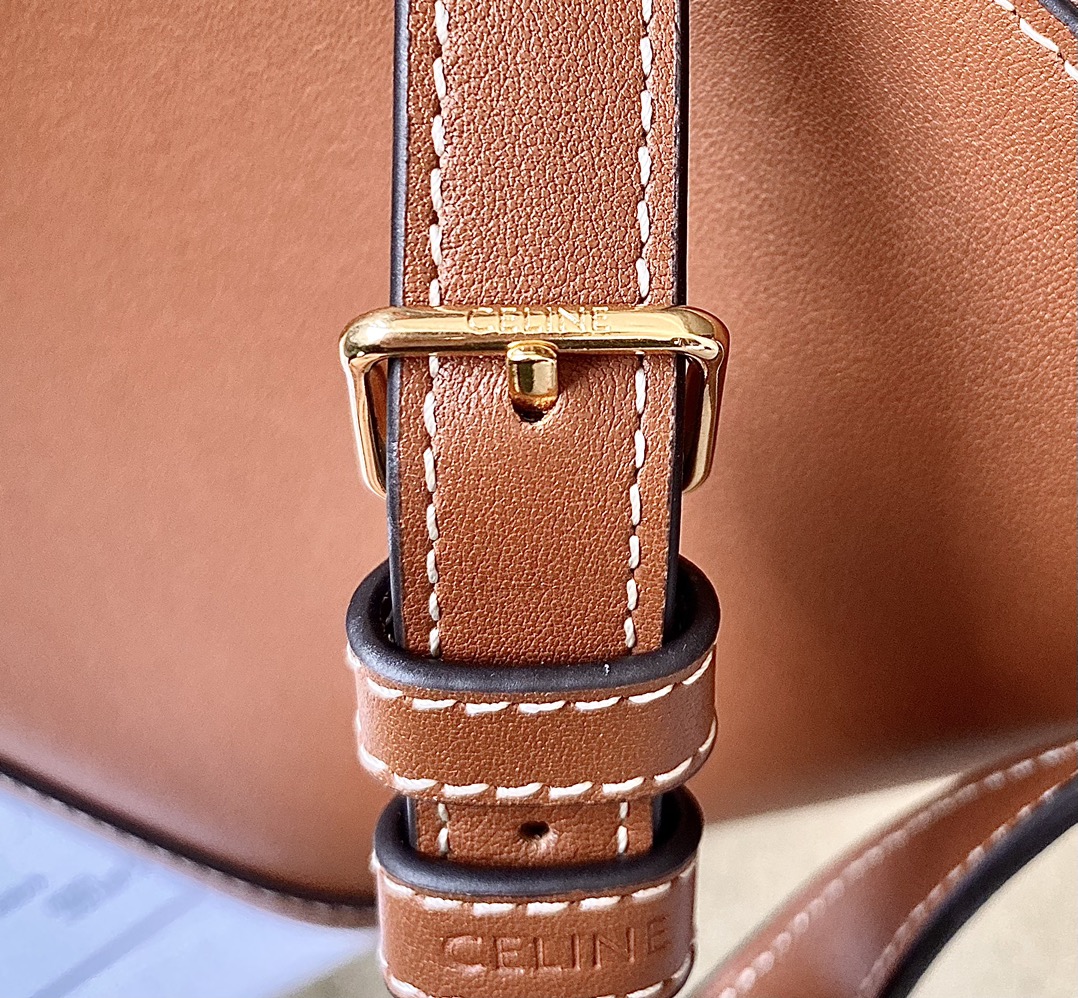 Ce**e bucket cuir triomphe bag