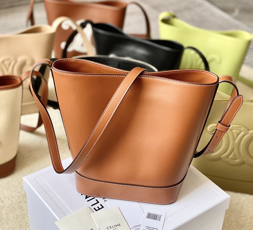 Ce**e bucket cuir triomphe bag