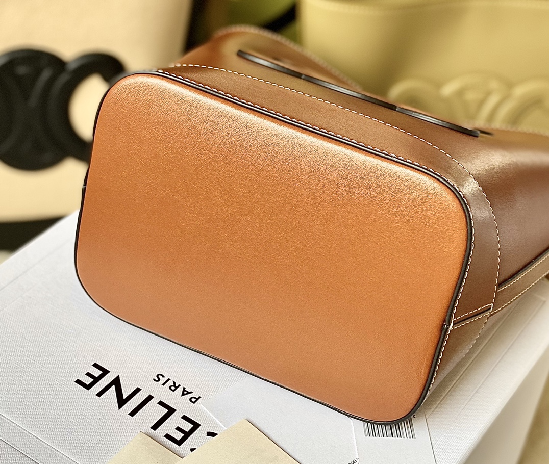 Ce**e bucket cuir triomphe bag