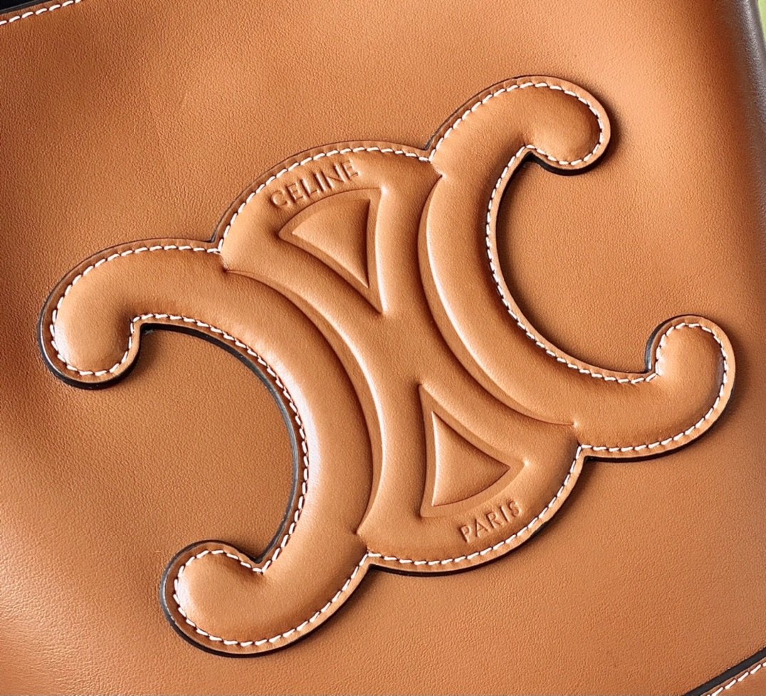 Ce**e bucket cuir triomphe bag