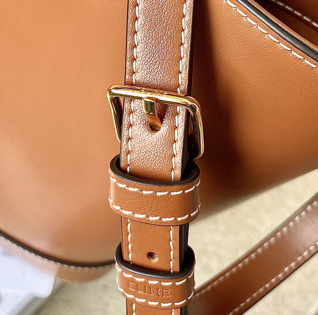Ce**e bucket cuir triomphe bag