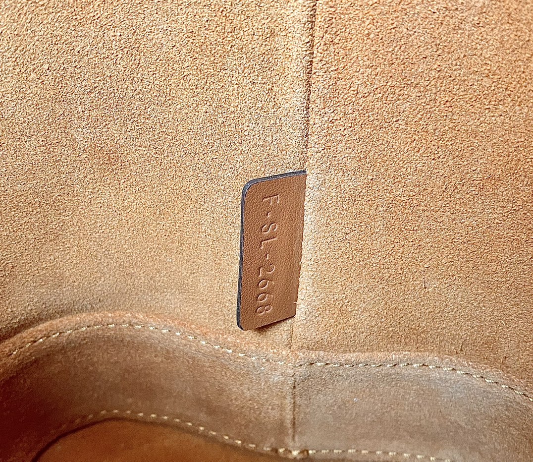 Ce**e bucket cuir triomphe bag