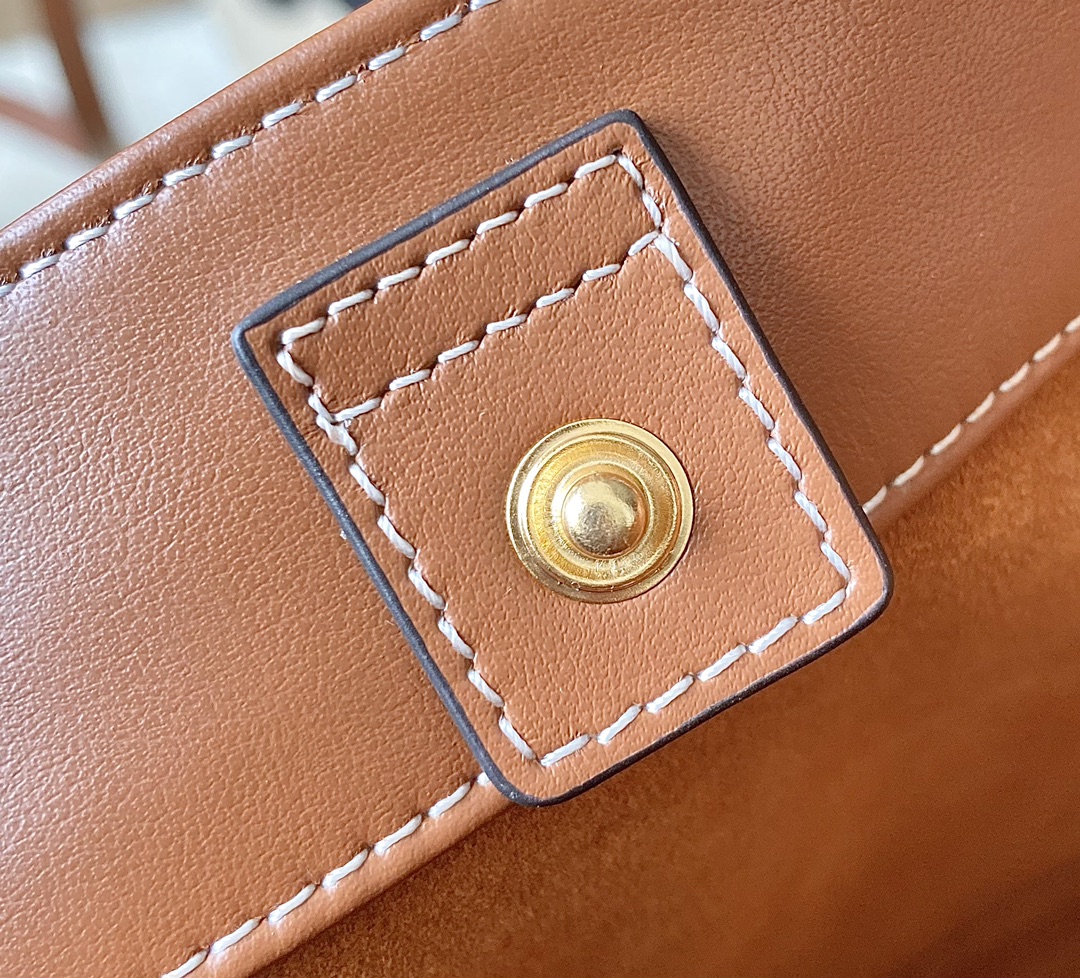 Ce**e bucket cuir triomphe bag