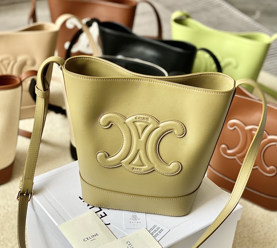 Ce**e bucket cuir triomphe bag