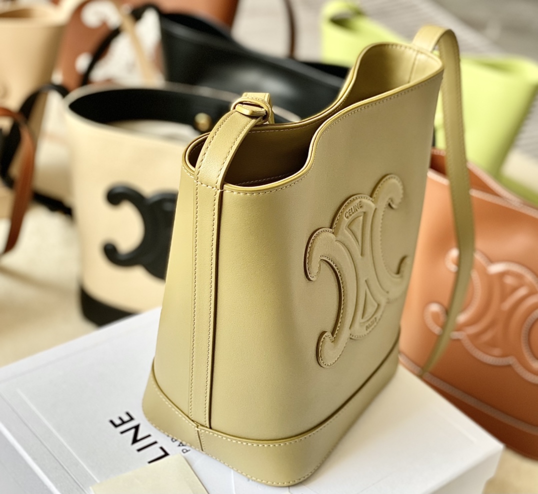Ce**e bucket cuir triomphe bag