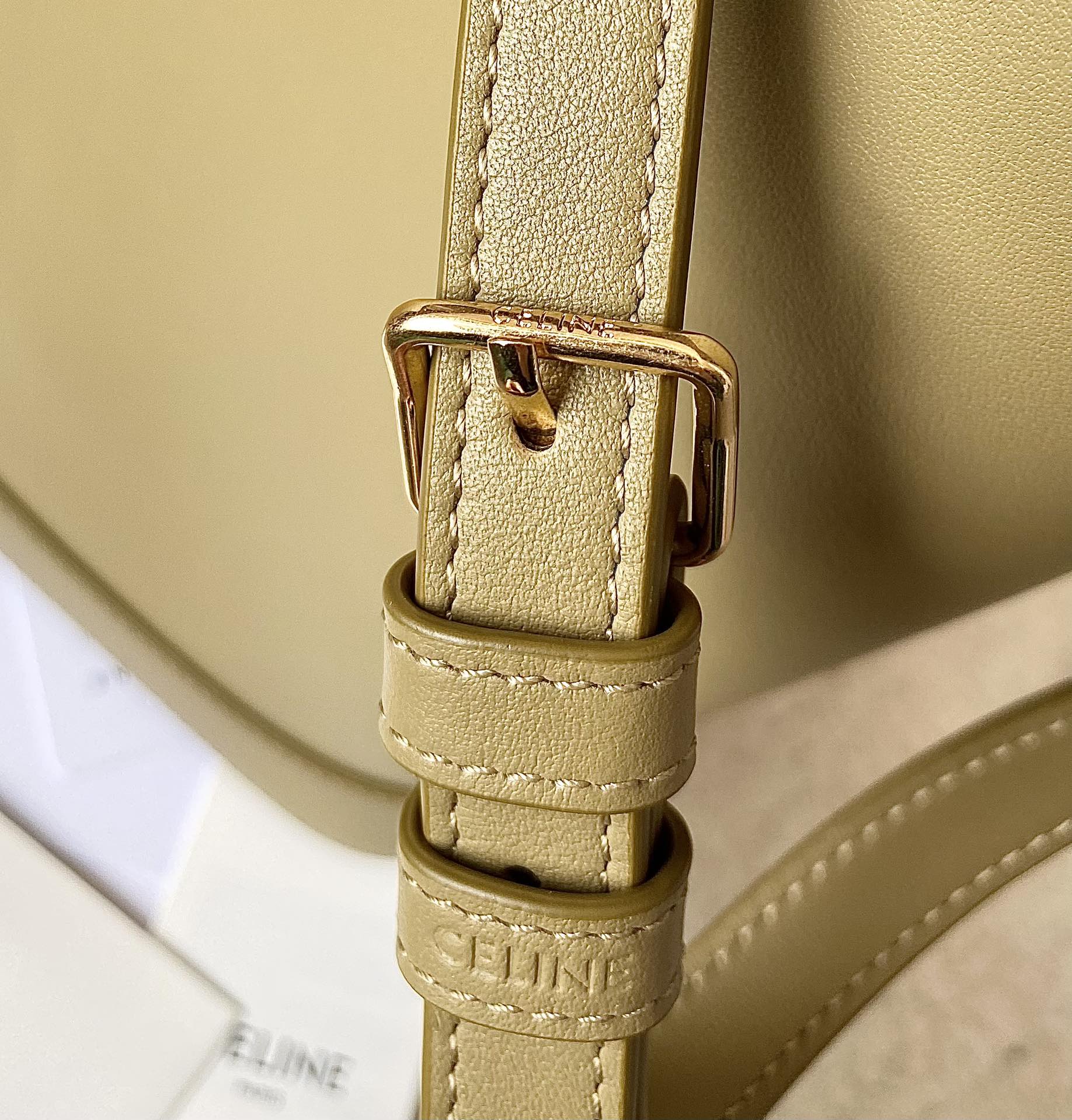 Ce**e bucket cuir triomphe bag