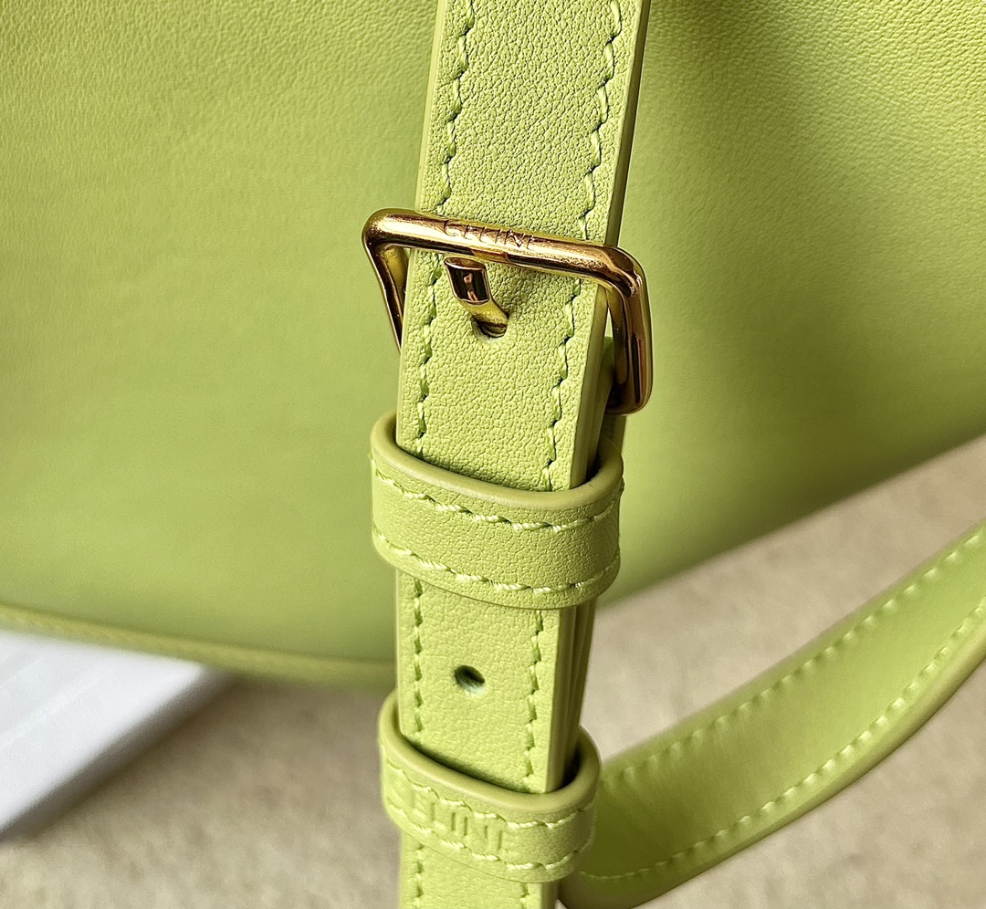 Ce**e bucket cuir triomphe bag