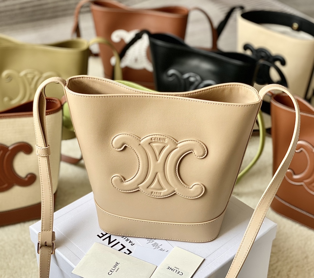 Ce**e bucket cuir triomphe bag