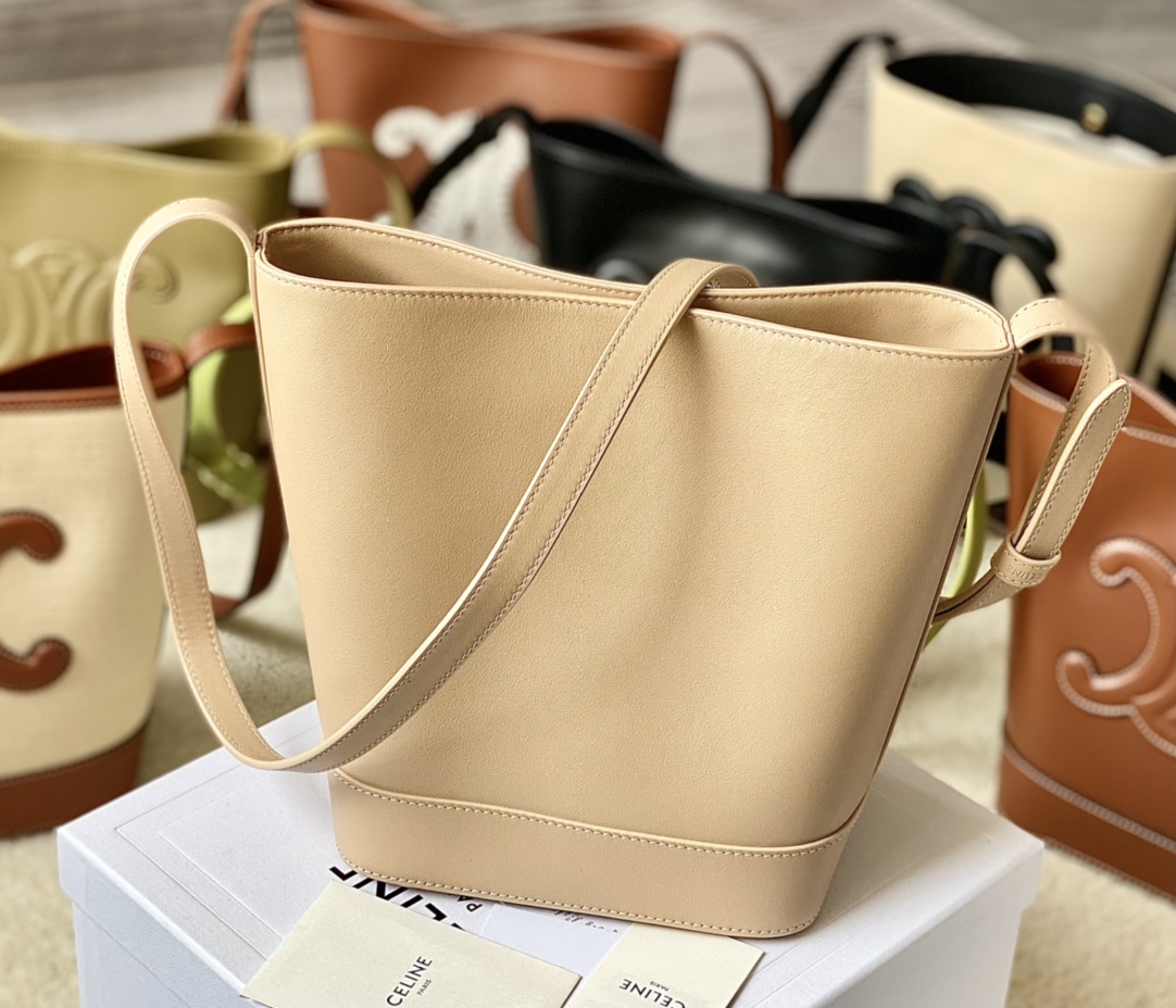 Ce**e bucket cuir triomphe bag