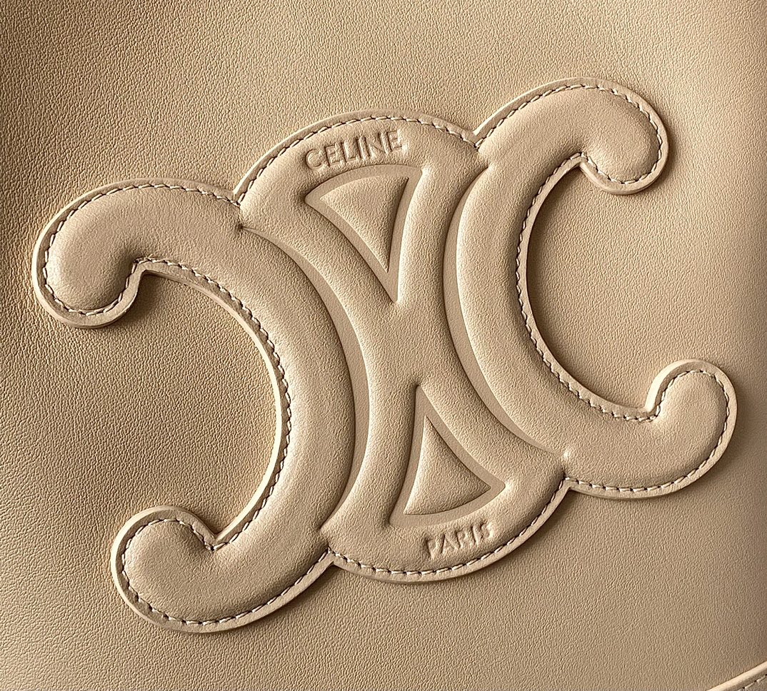 Ce**e bucket cuir triomphe bag