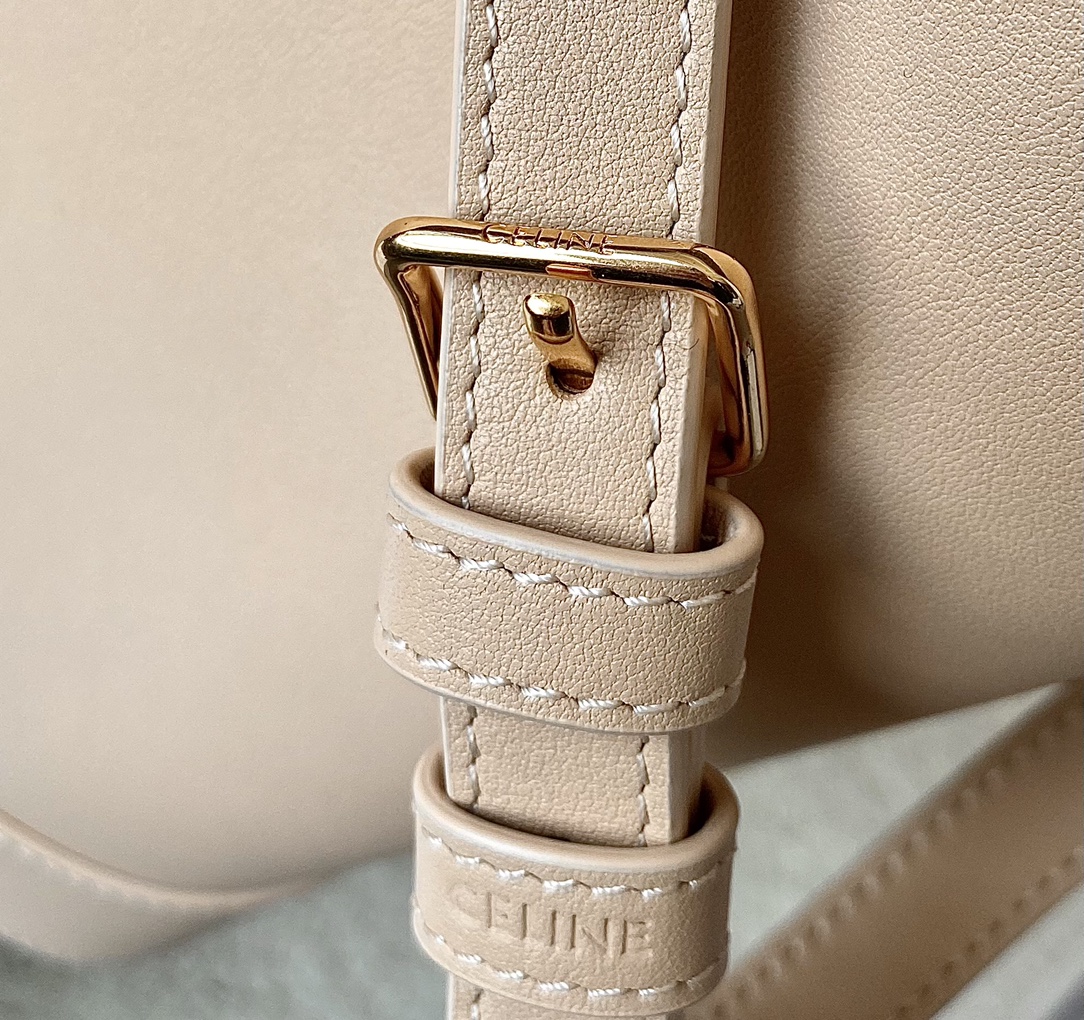 Ce**e bucket cuir triomphe bag