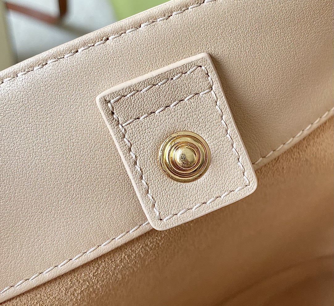 Ce**e bucket cuir triomphe bag