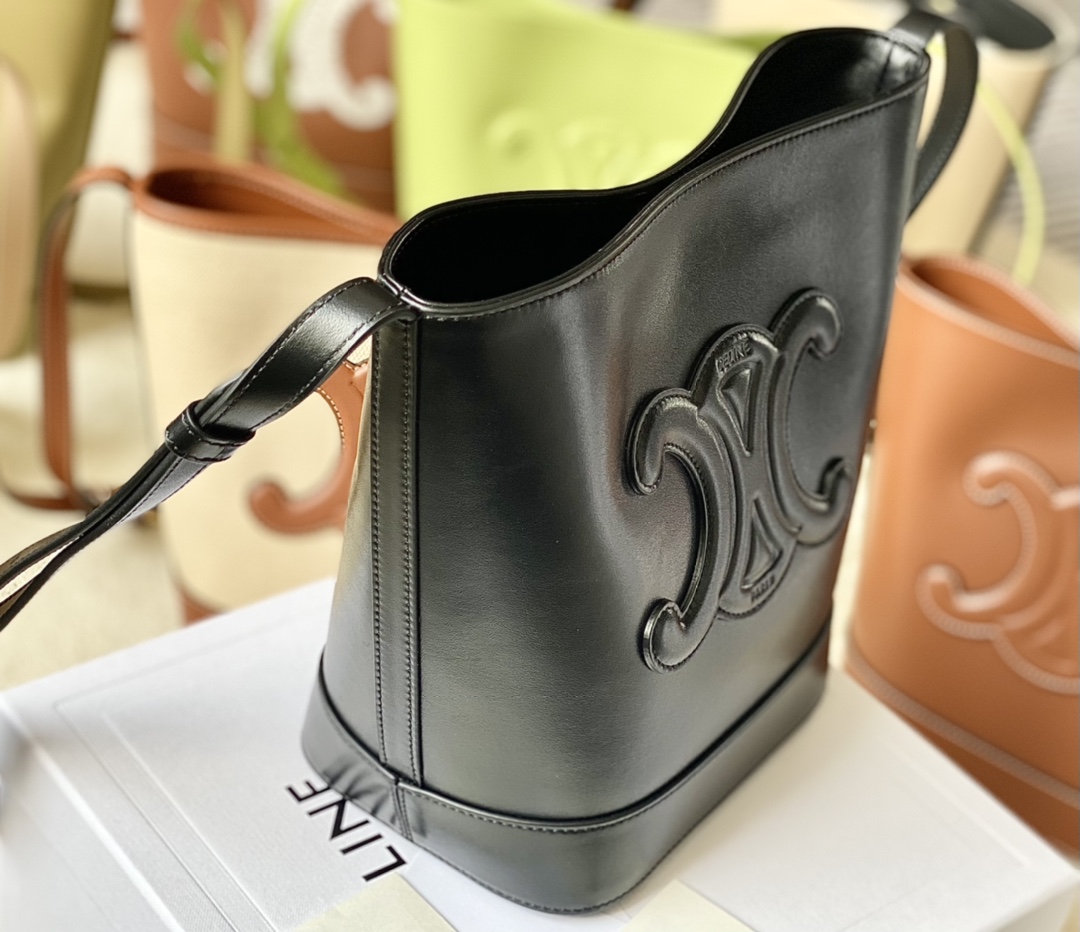 Ce**e bucket cuir triomphe bag
