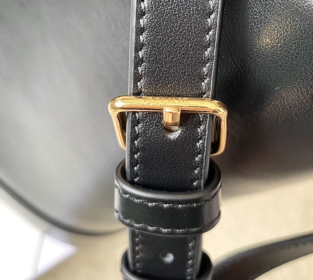 Ce**e bucket cuir triomphe bag