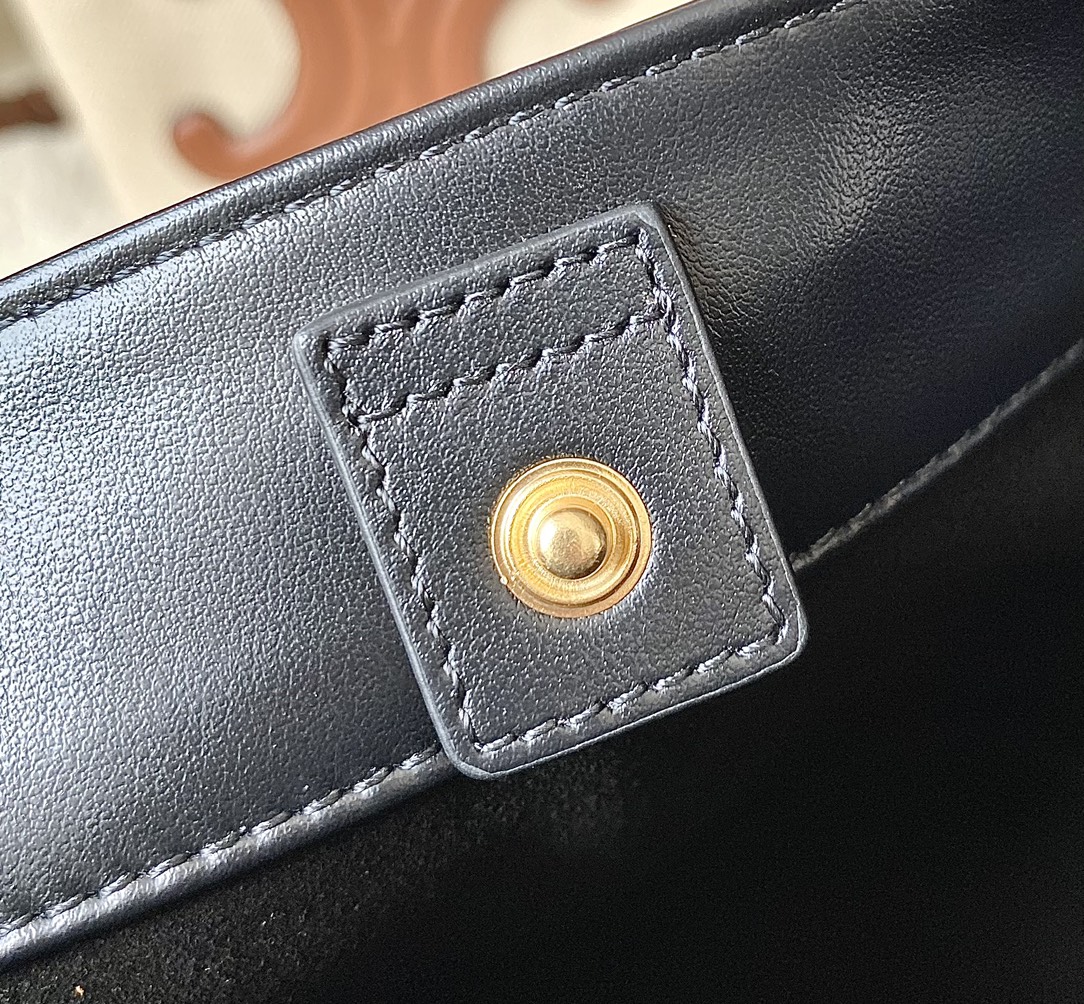 Ce**e bucket cuir triomphe bag