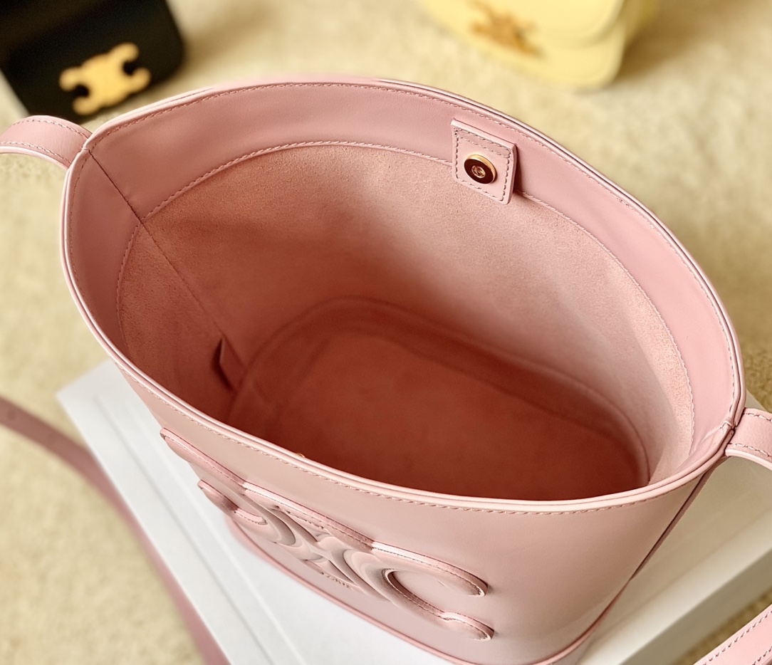 Ce**e bucket cuir triomphe bag