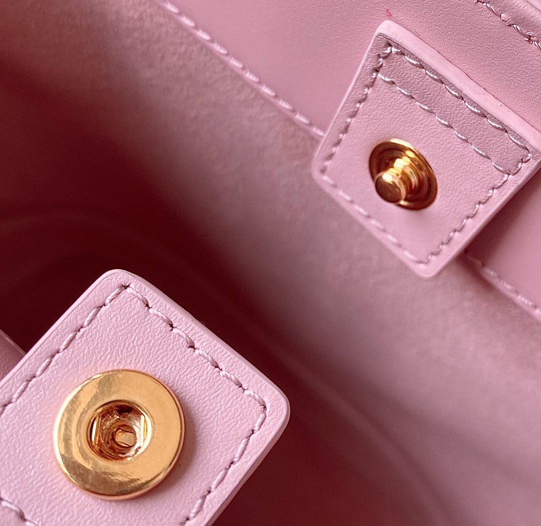 Ce**e bucket cuir triomphe bag
