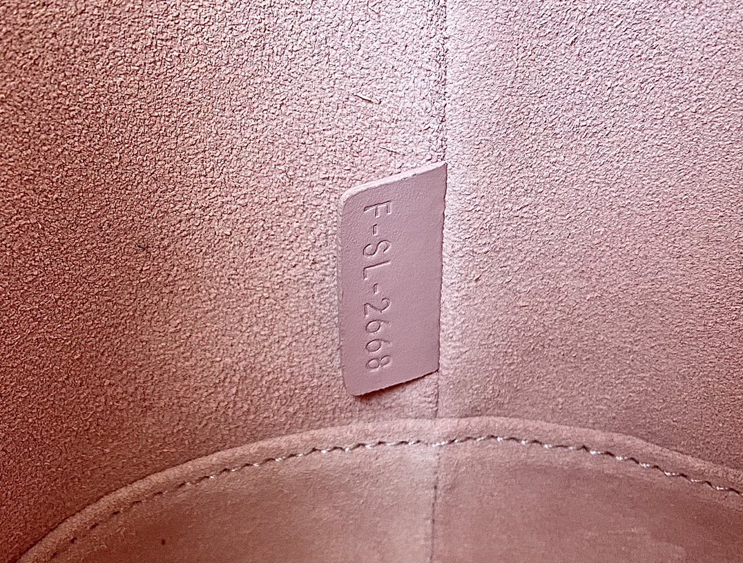 Ce**e bucket cuir triomphe bag