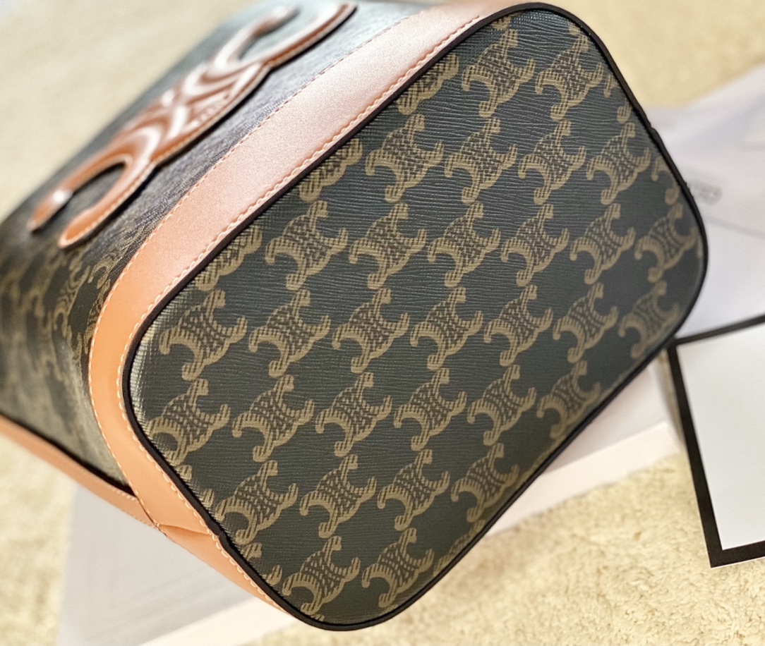 Ce**e bucket cuir triomphe bag