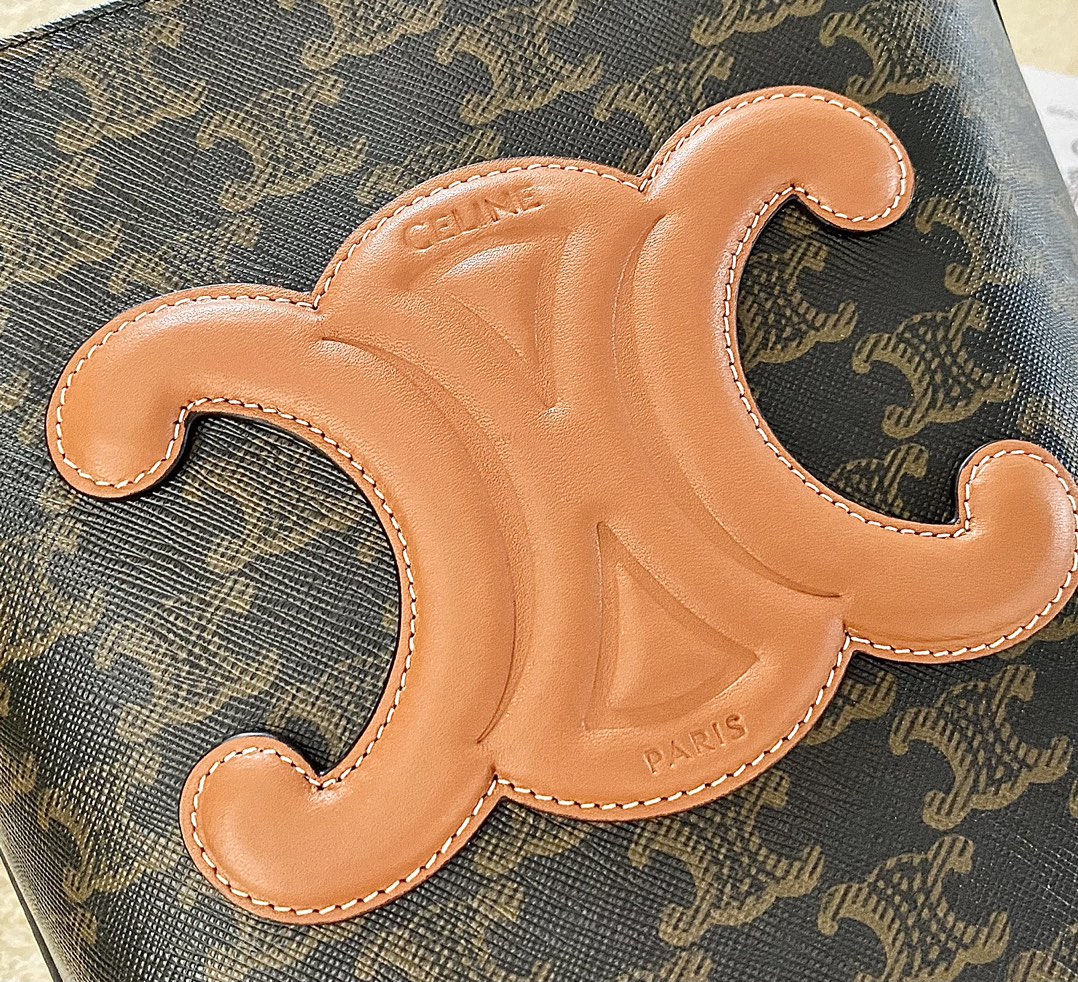 Ce**e bucket cuir triomphe bag