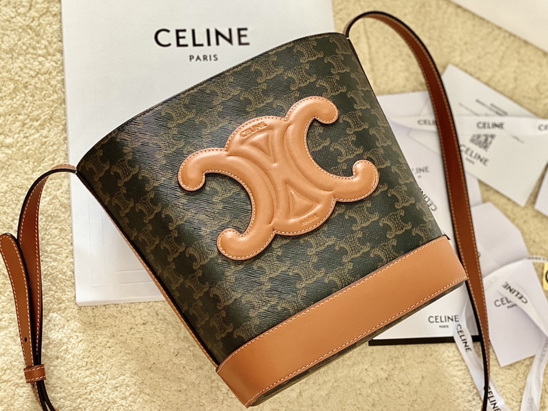 Ce**e bucket cuir triomphe bag