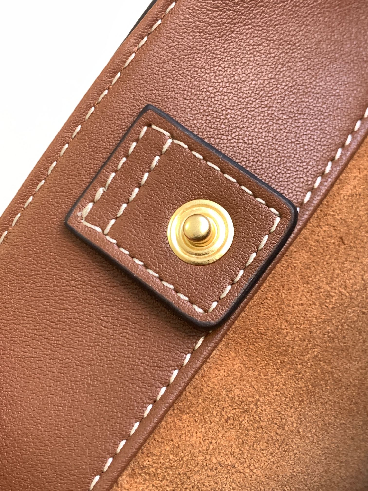 Ce**e bucket cuir triomphe bag
