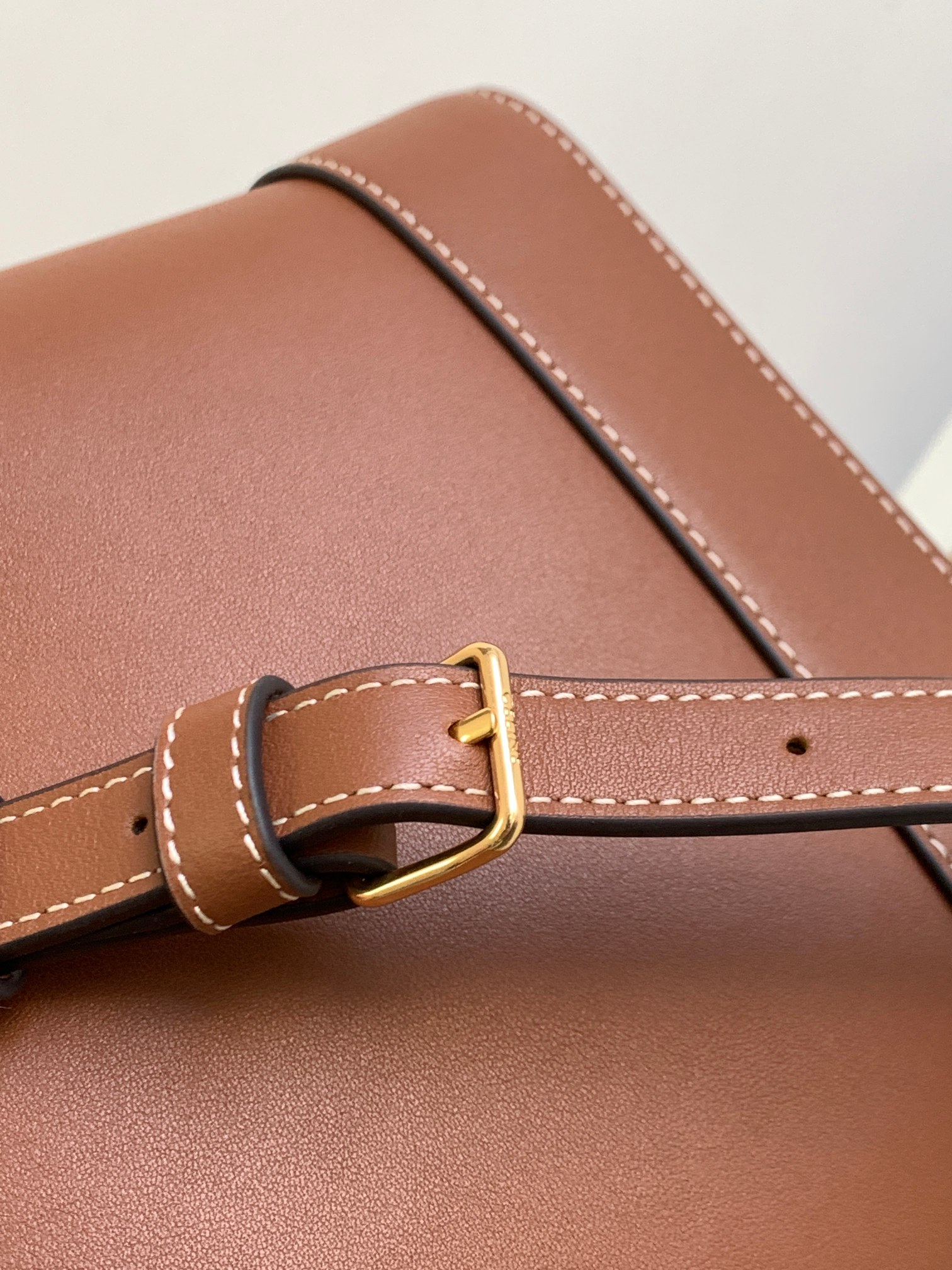 Ce**e bucket cuir triomphe bag