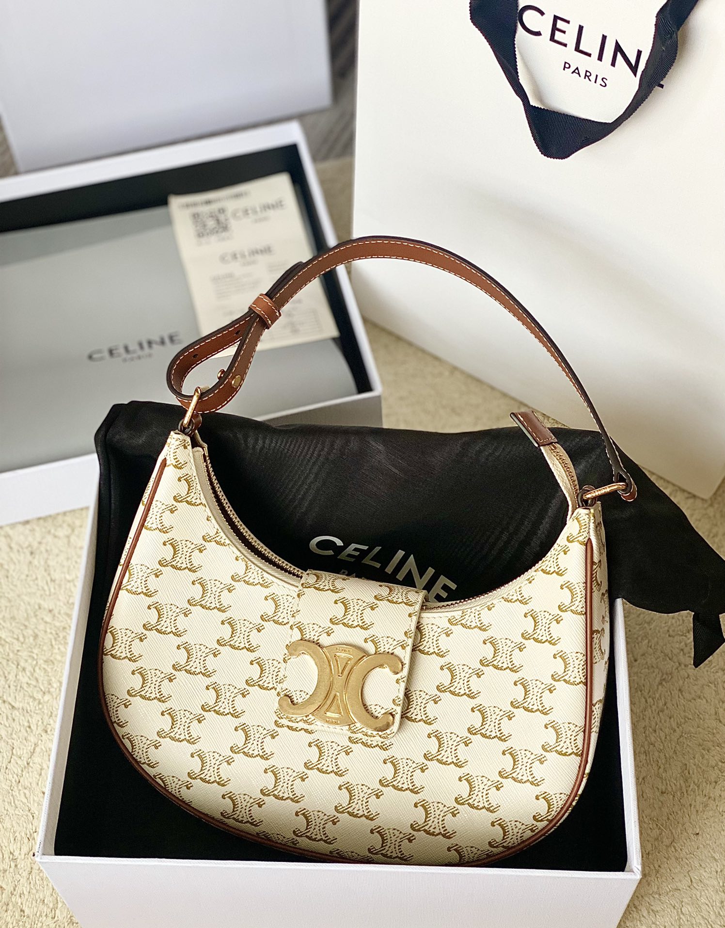 Ce**e ava triomphe soft bag