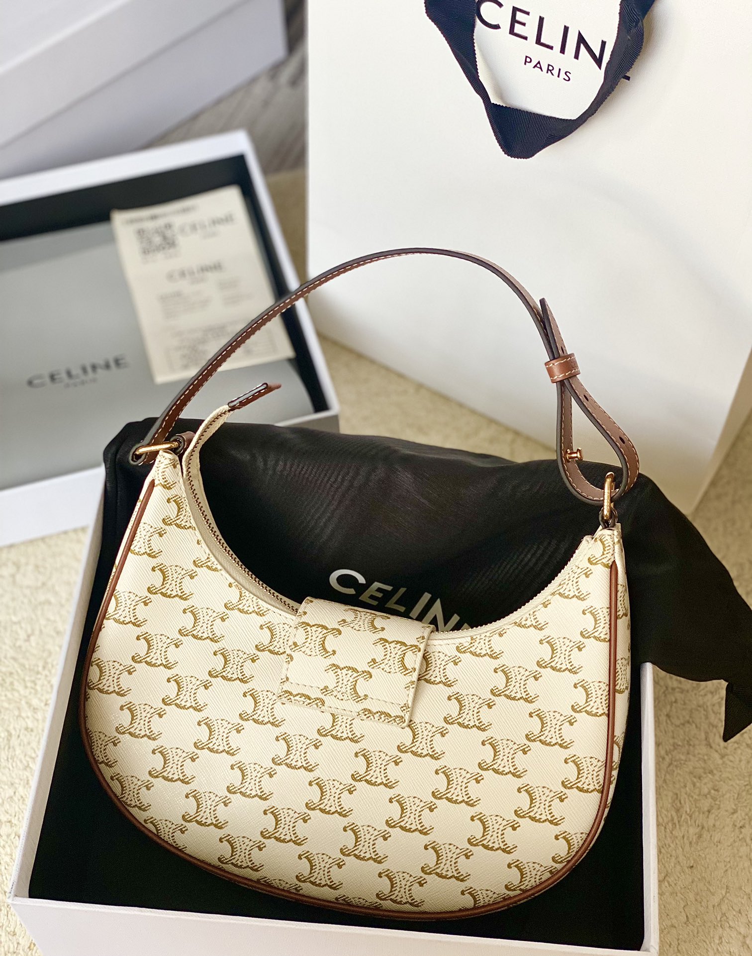 Ce**e ava triomphe soft bag