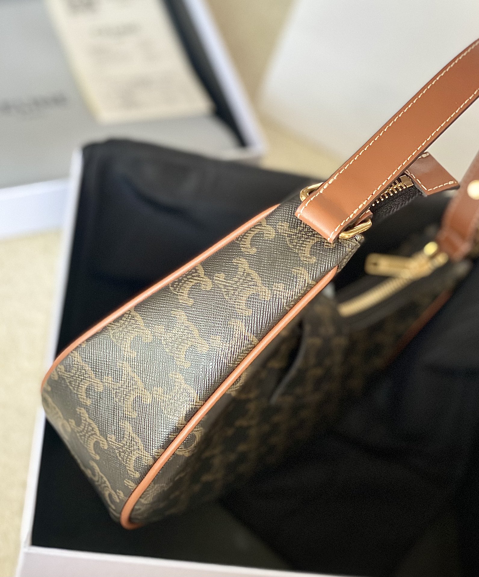 Ce**e ava triomphe soft bag