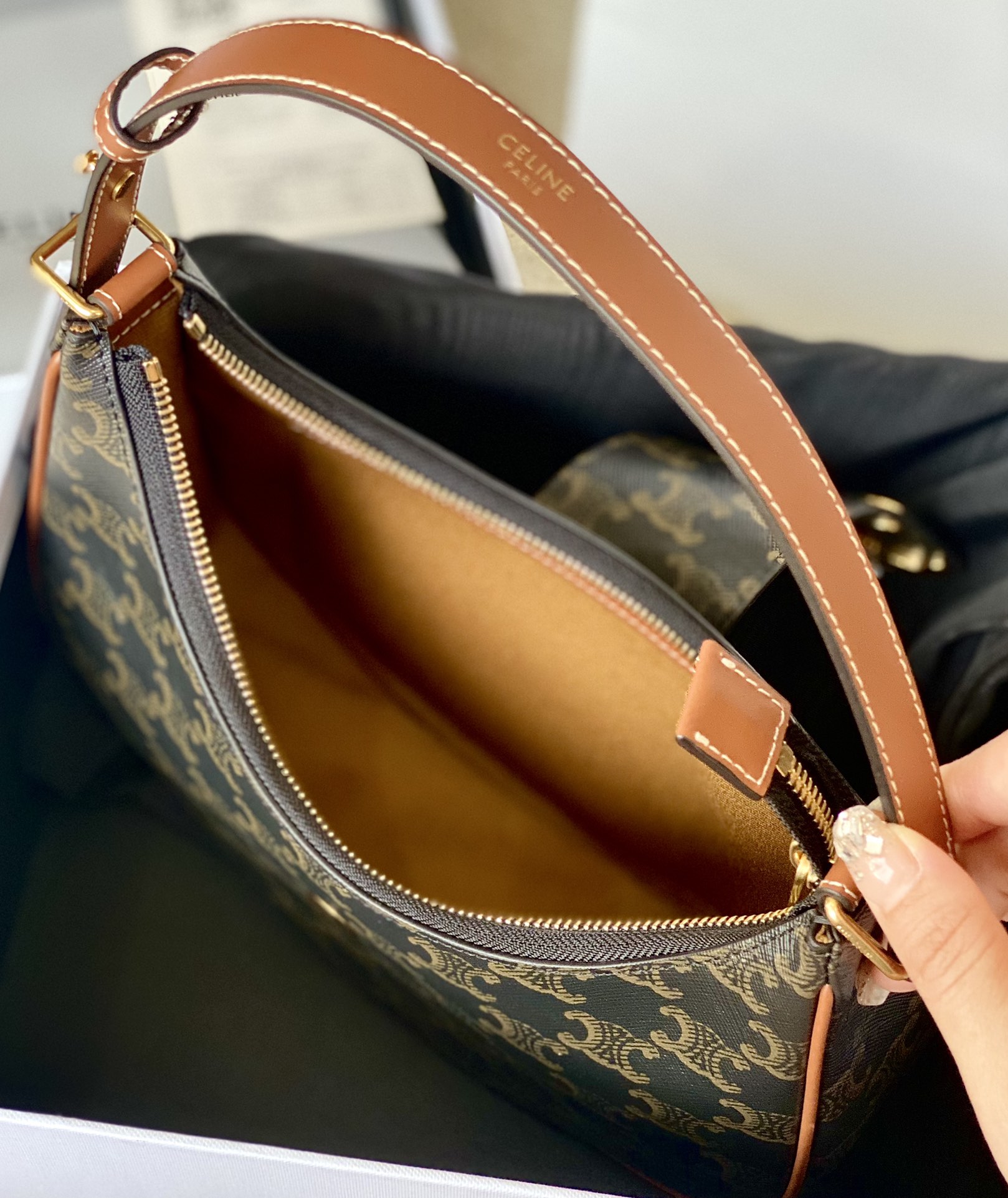 Ce**e ava triomphe soft bag