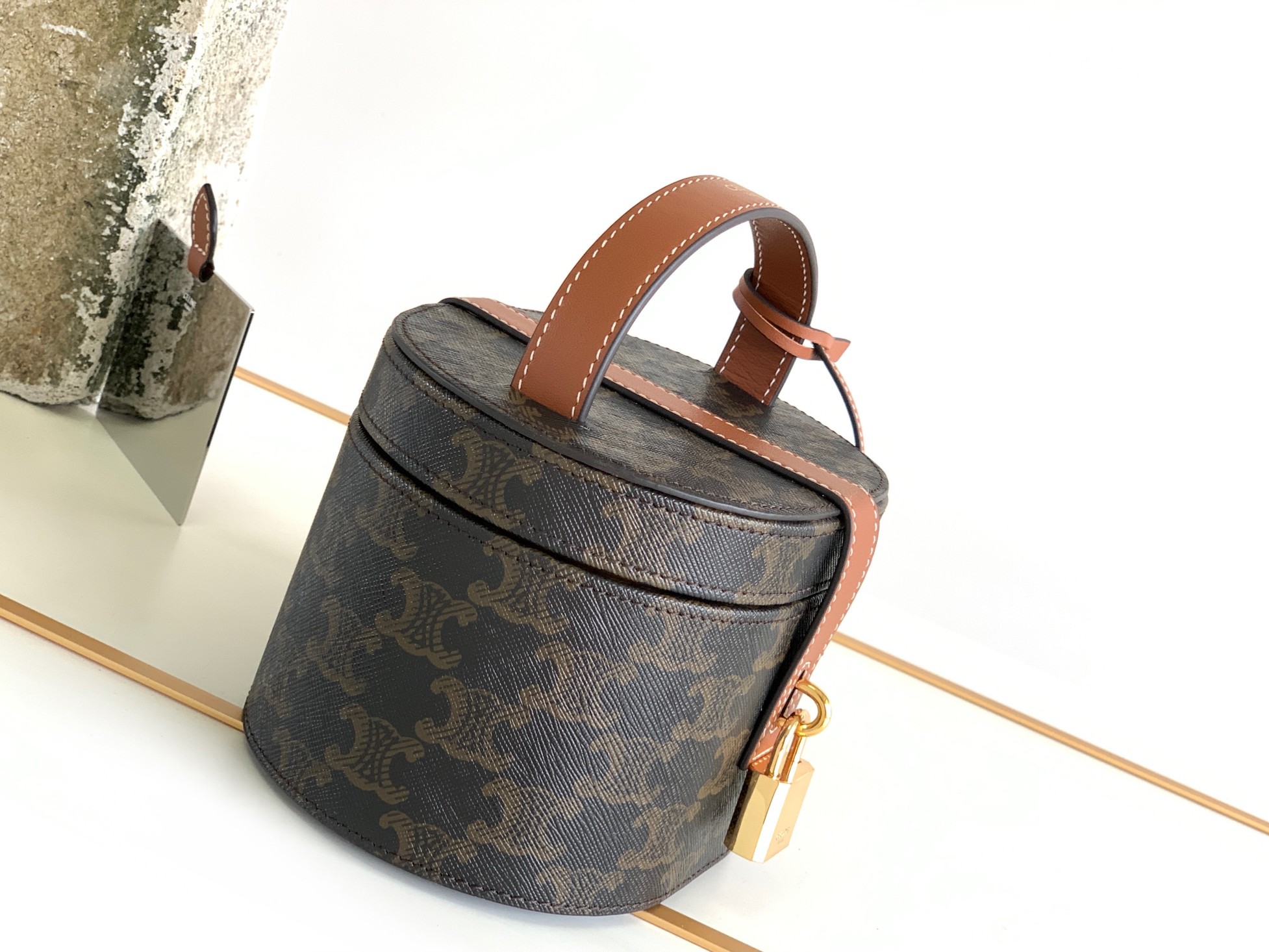 Ce**e vanity case