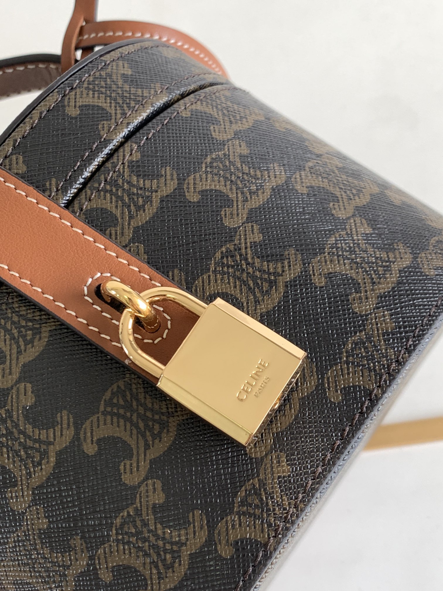 Ce**e vanity case