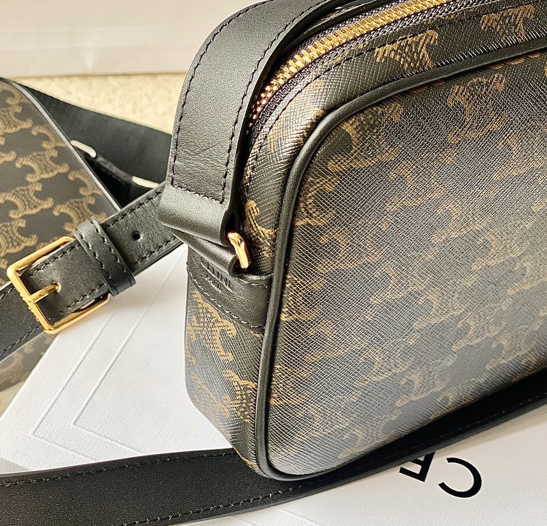 Ce**e medium messenger bag in triomphe canvas