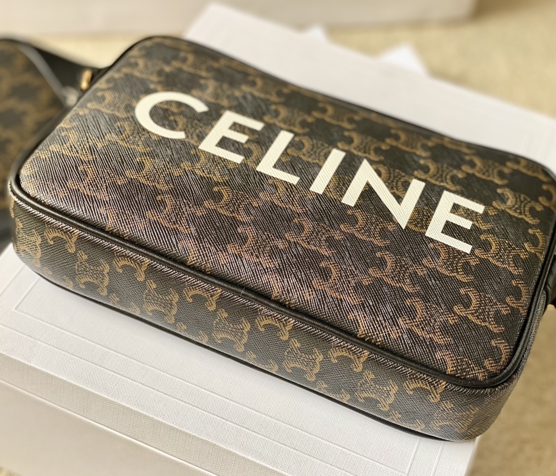 Ce**e medium messenger bag in triomphe canvas