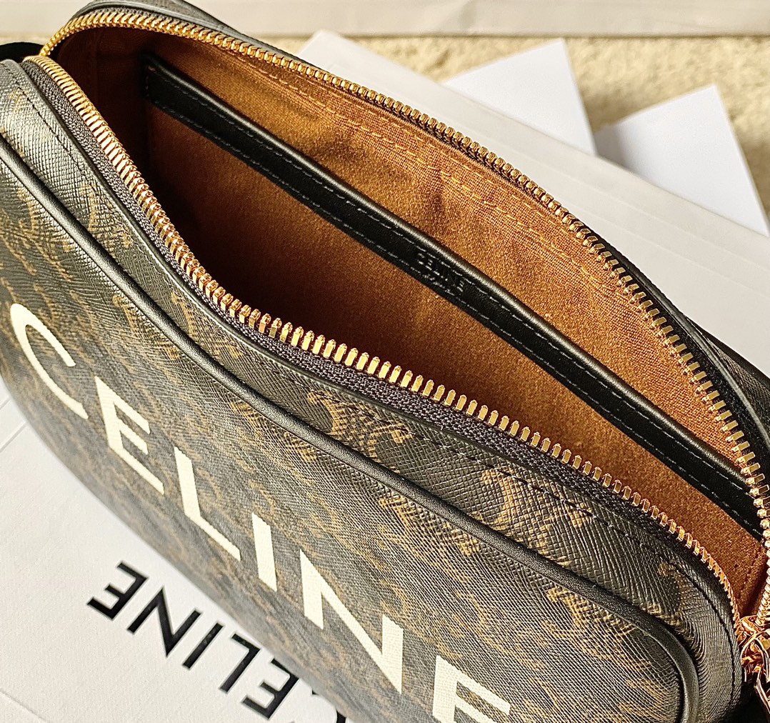 Ce**e medium messenger bag in triomphe canvas