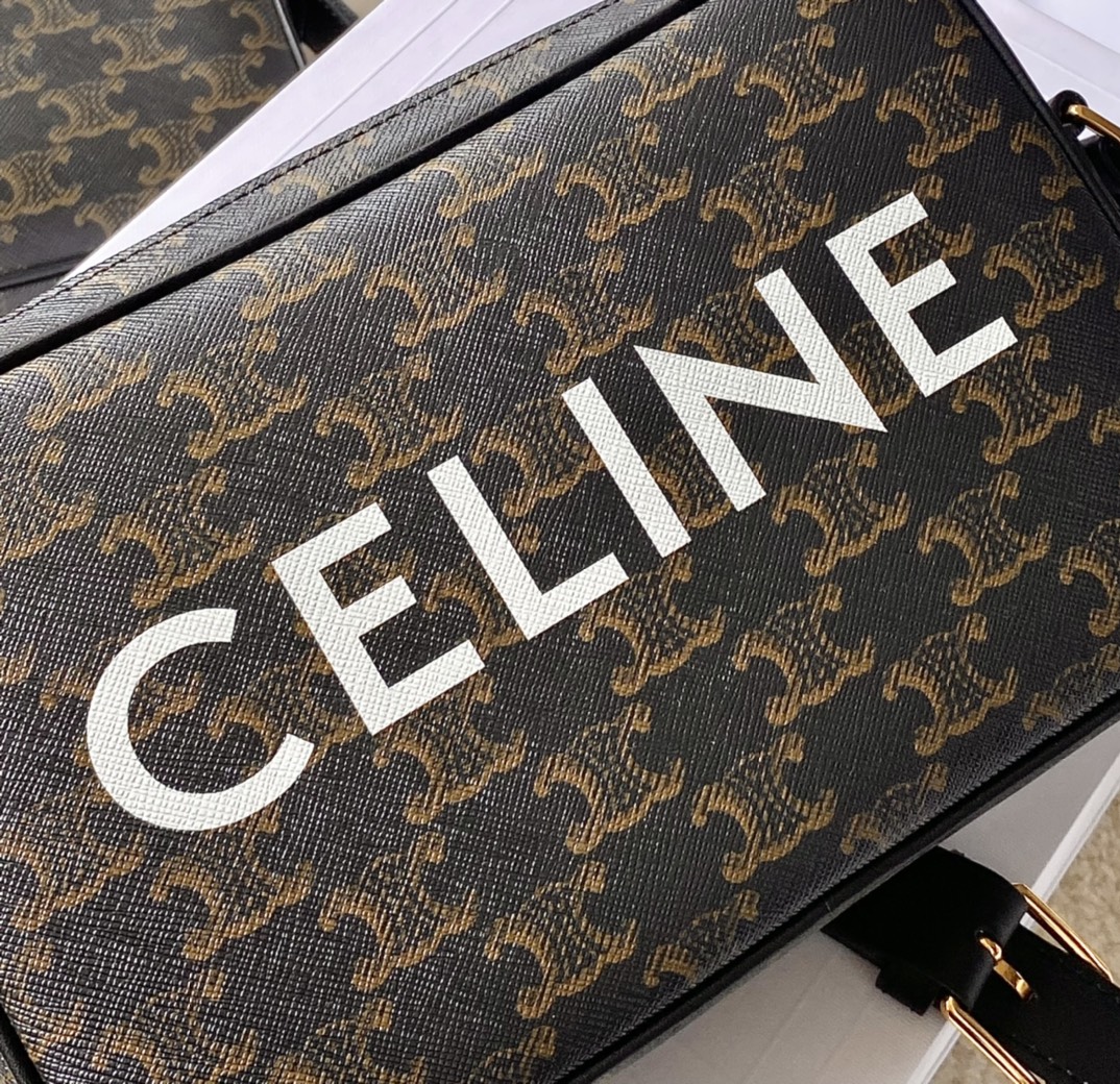 Ce**e medium messenger bag in triomphe canvas