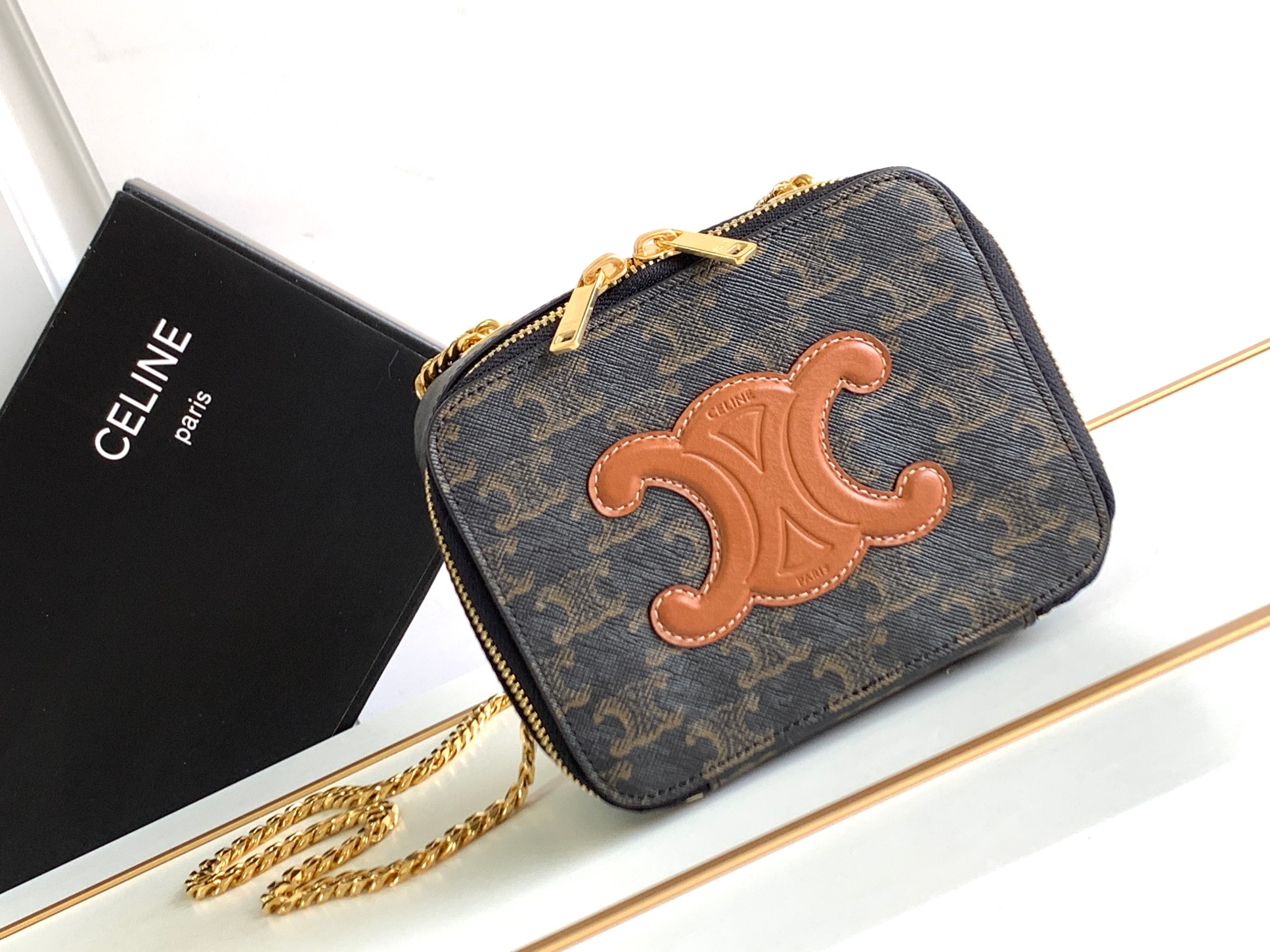Ce**e box on chain cuir triomphe