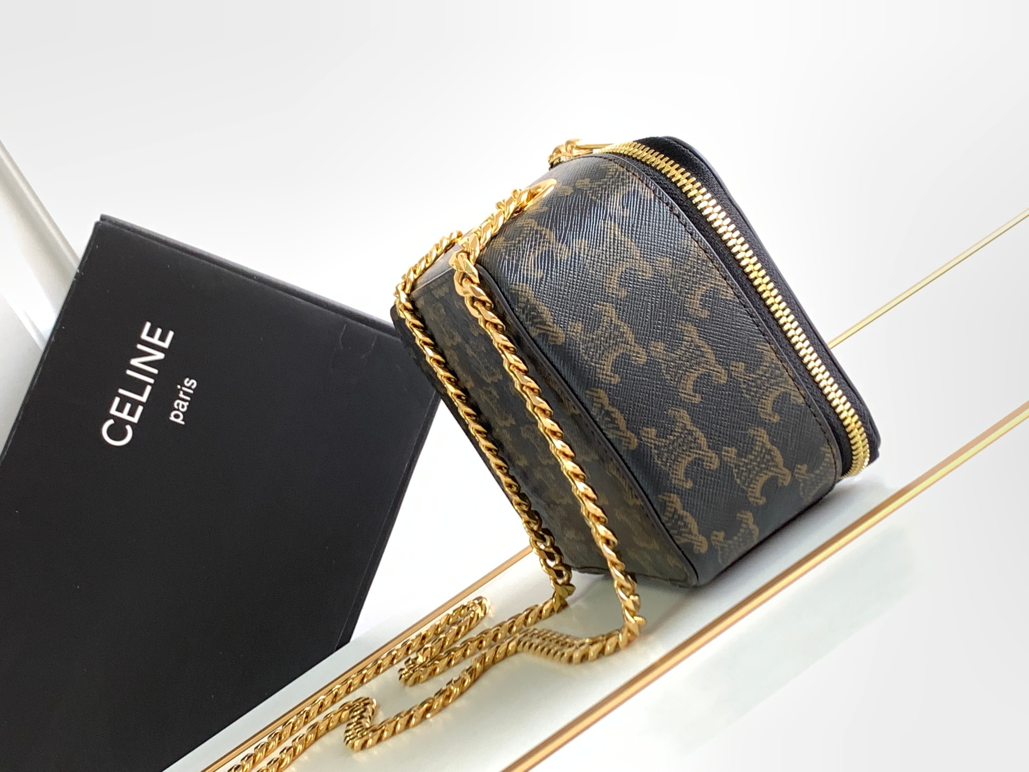 Ce**e box on chain cuir triomphe