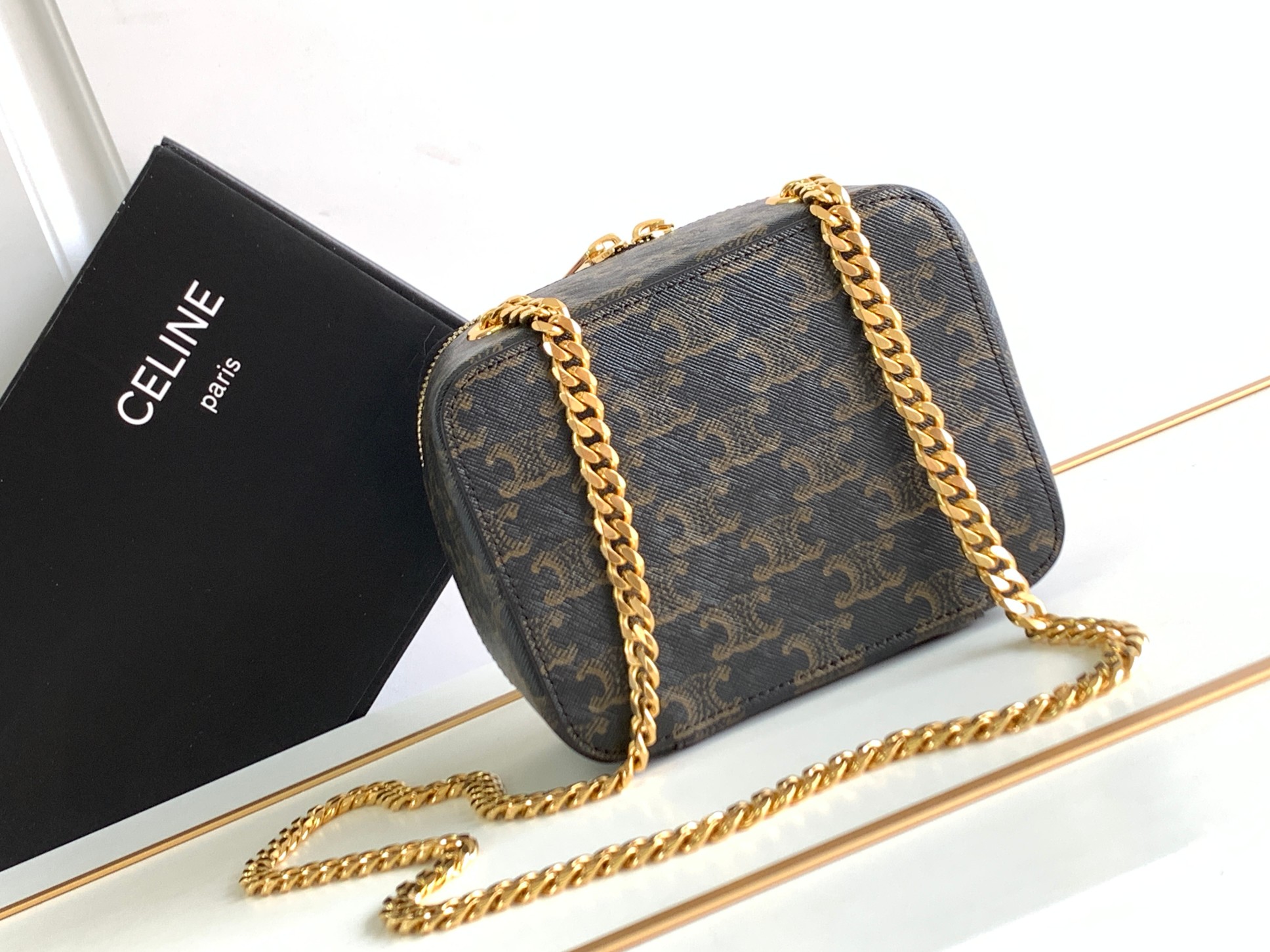 Ce**e box on chain cuir triomphe