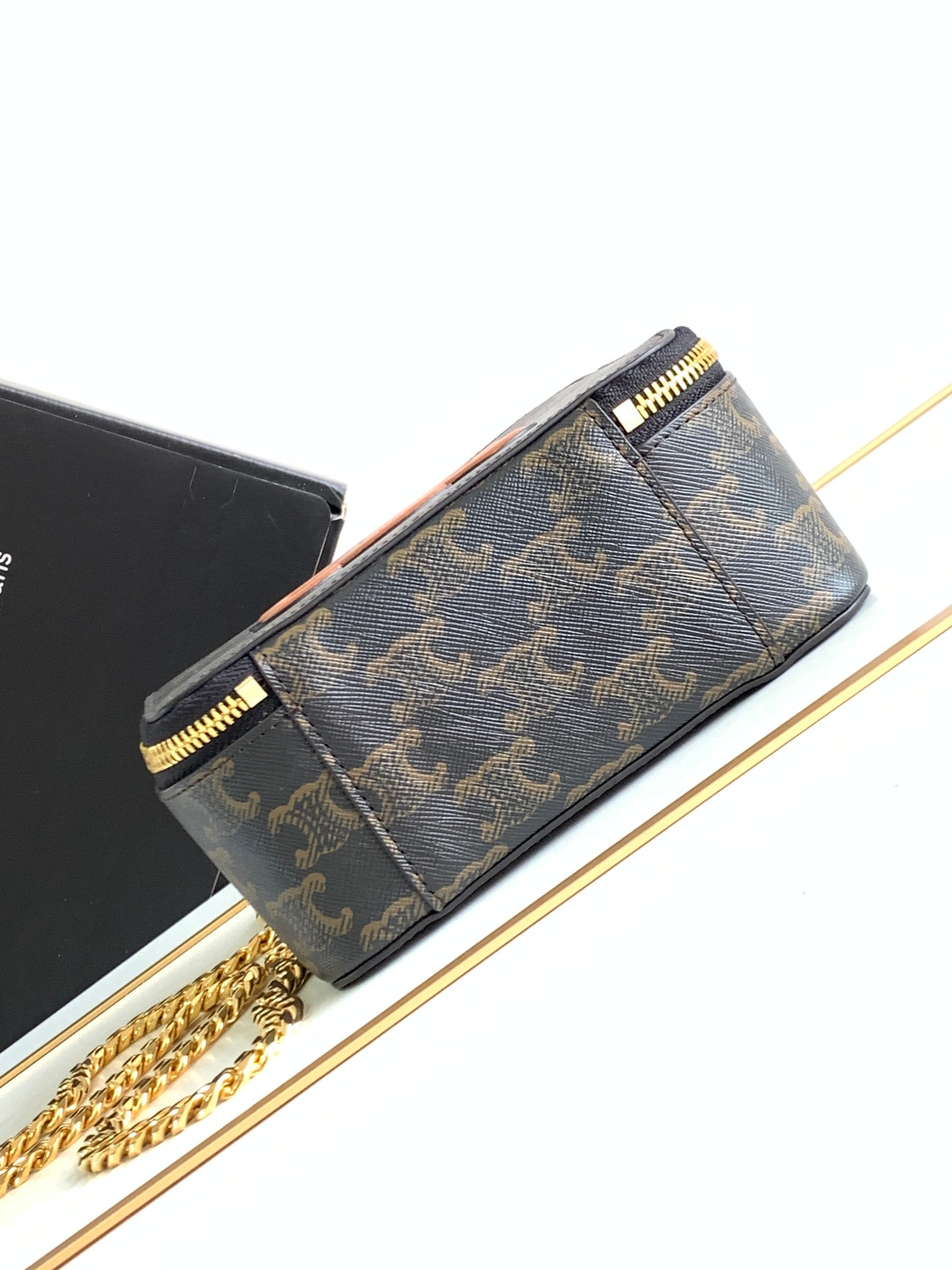 Ce**e box on chain cuir triomphe